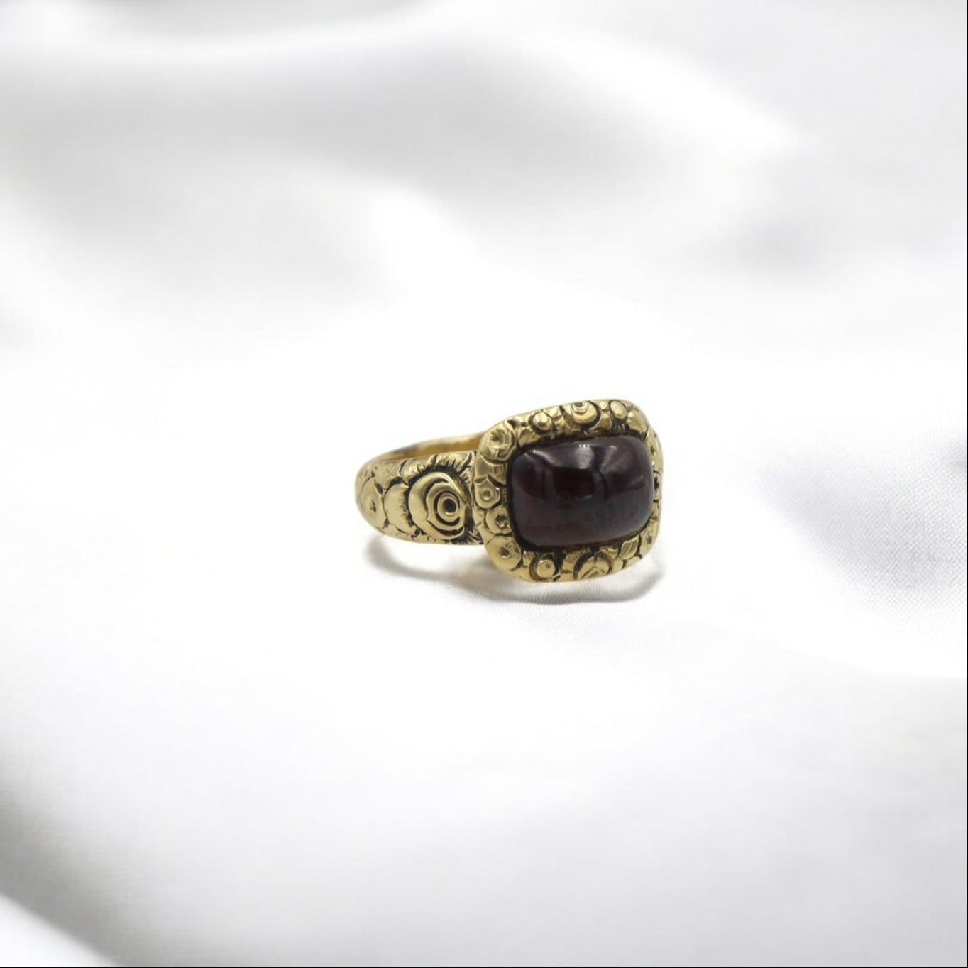 Memento Mori Mourning Georgian Ring set with Garnet Dated 1816 - Petra Star