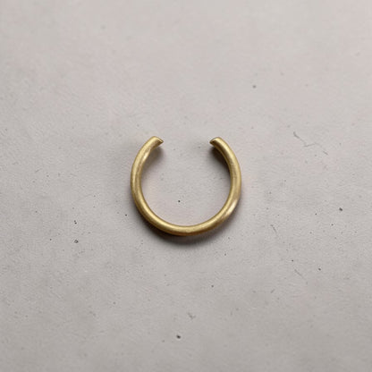18k Gold Open Tube Diamond-Capped Band with Satin Finish, Sustainable Diamonds, Modern Minimalism - Petra Star