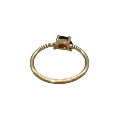 Anillo de oro de 14 quilates con solitario de espinela roja y estrella Petra