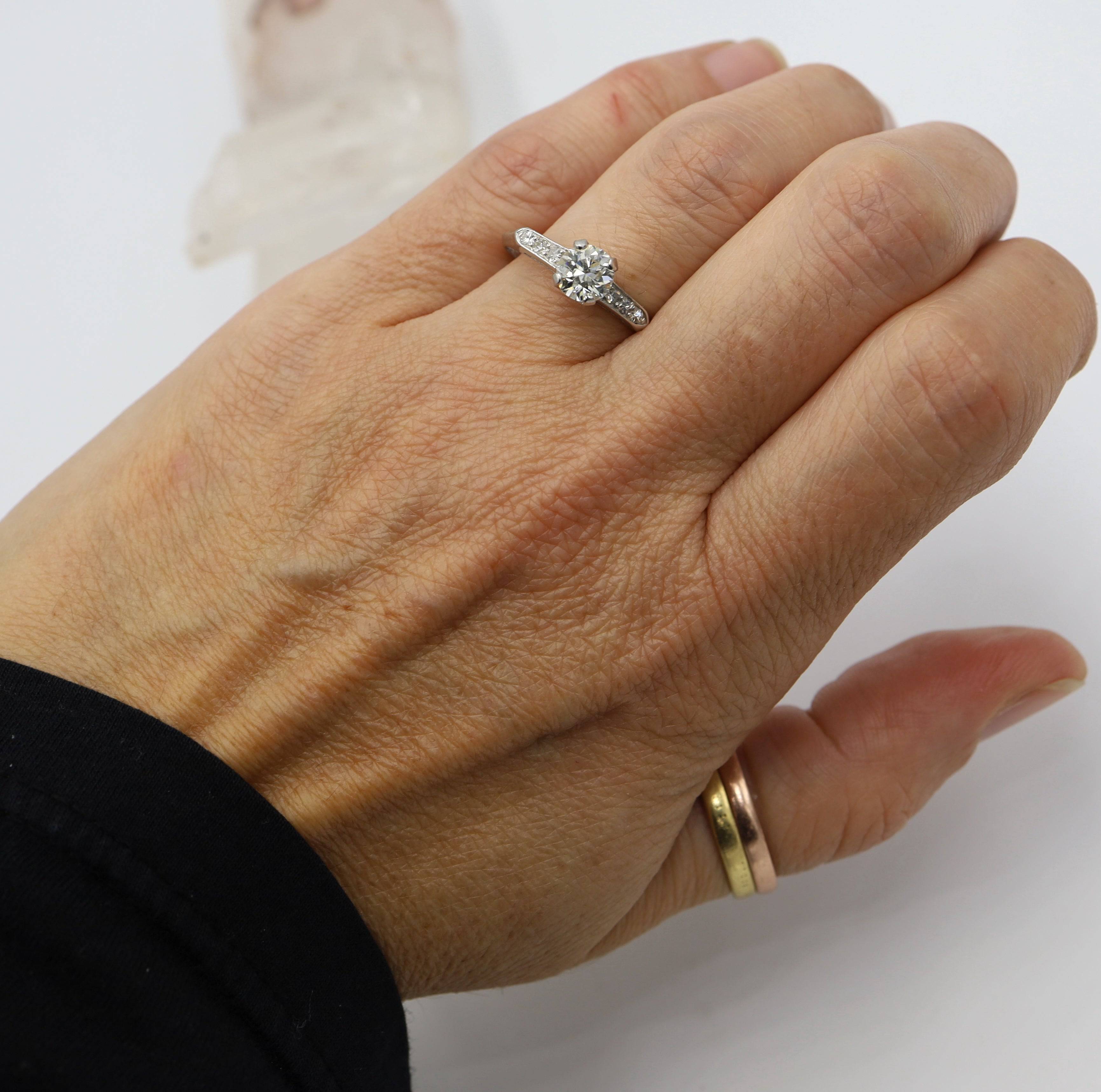 Beautiful Art Deco Platinum & Diamond Ring with 0.91 cts - Petra Star