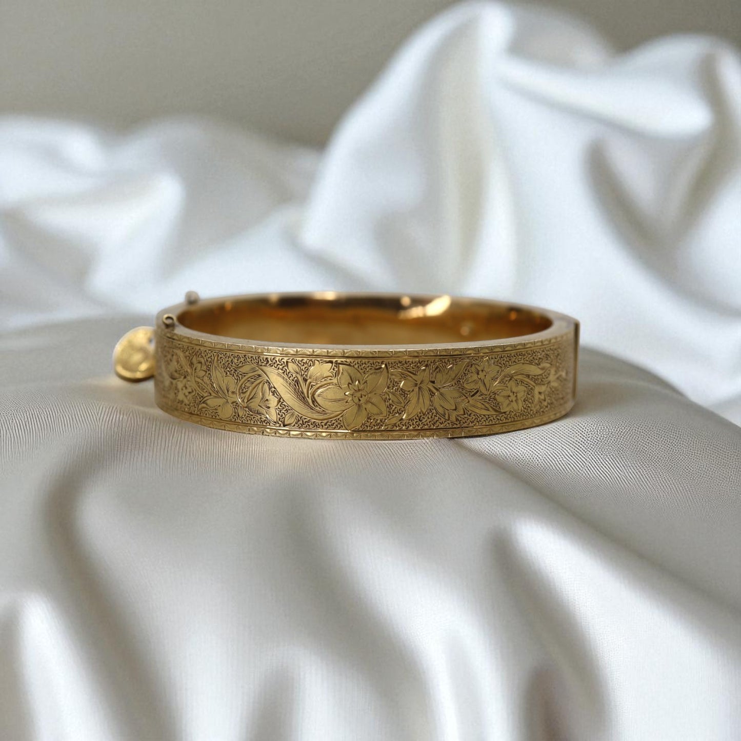 Victorian Bangle Bracelet Gold Filled - Petra Star