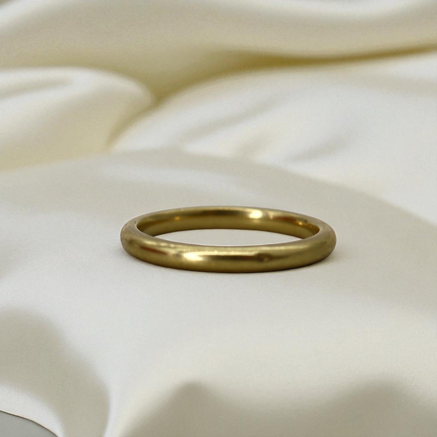 18k Gold Band Ring – Buttery Yellow Gold, 2mm Wide, Vintage-French - Petra Star