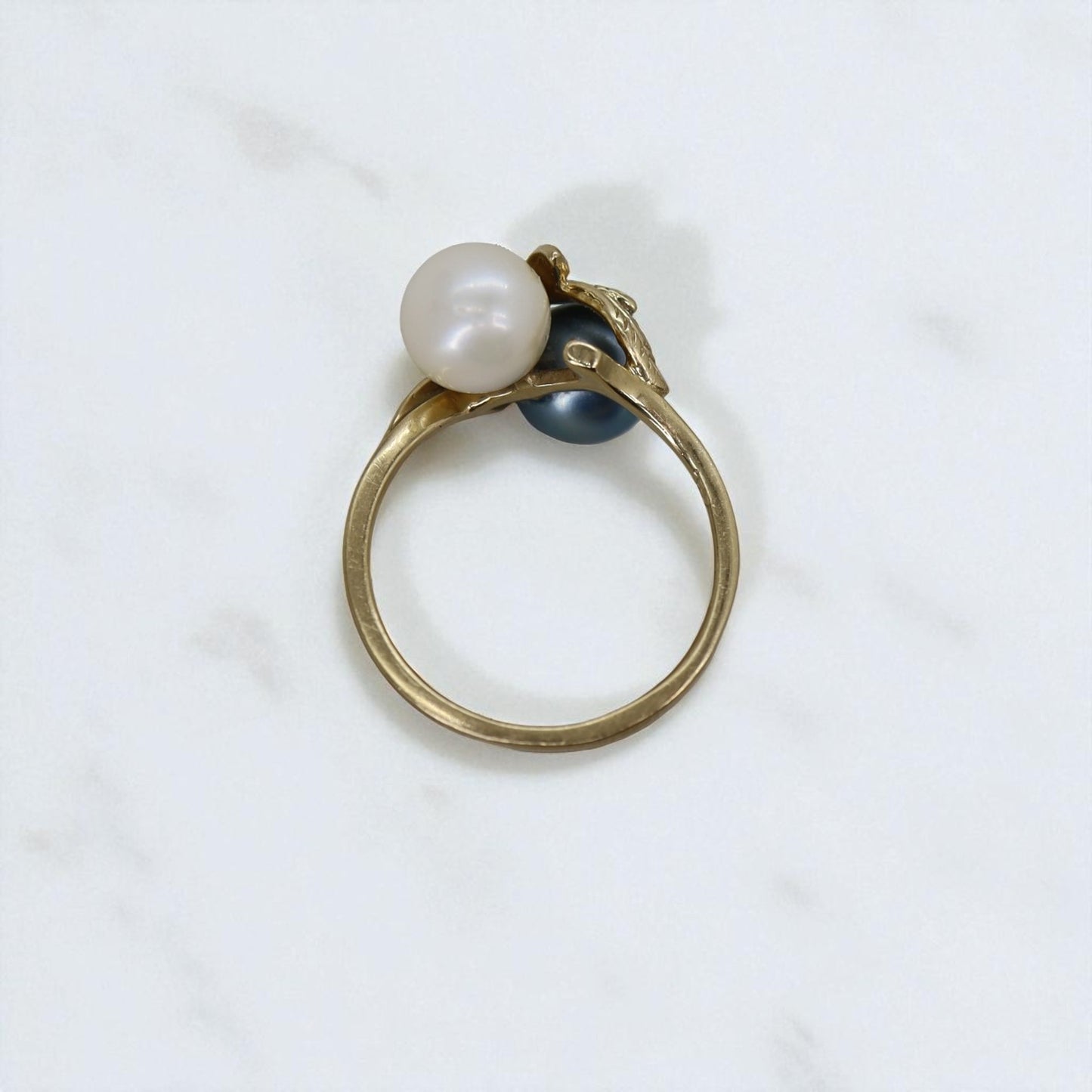 Vintage 14k Gold Black & White Pearl Leaf Ring - Petra Star