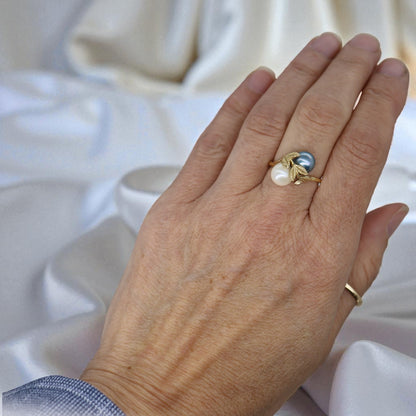 Vintage 14k Gold Black & White Pearl Leaf Ring - Petra Star