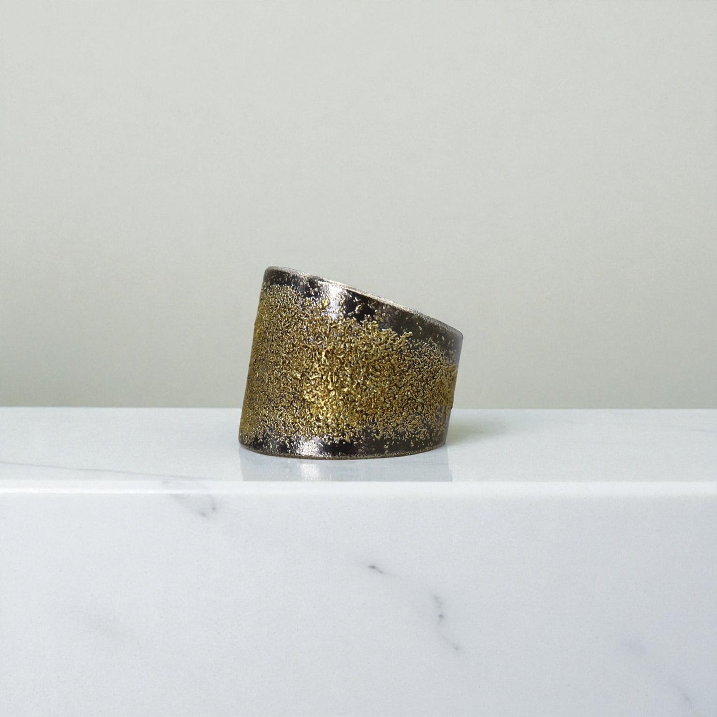 22k Gold & Oxidized-Silver Staple Tall Cigar Band