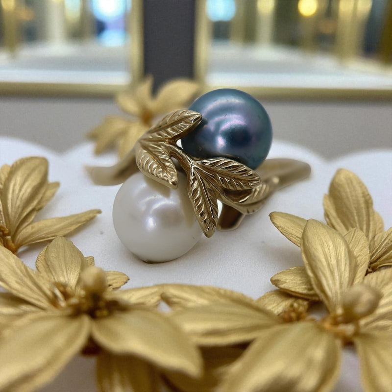 Vintage 14k Gold Black & White Pearl Leaf Ring