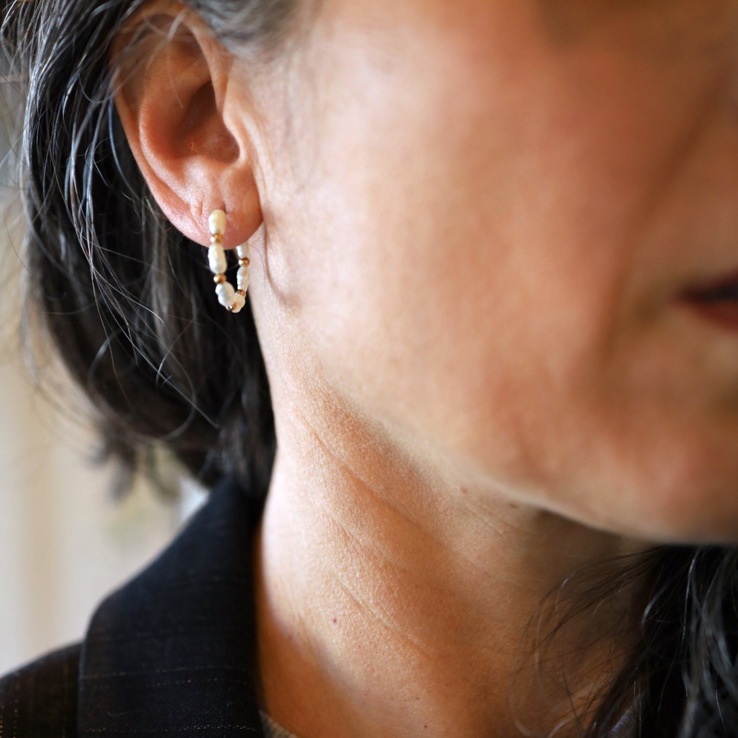 Vintage Minimalist 14k Gold Freshwater Pearl Hoop Earrings - Petra Star