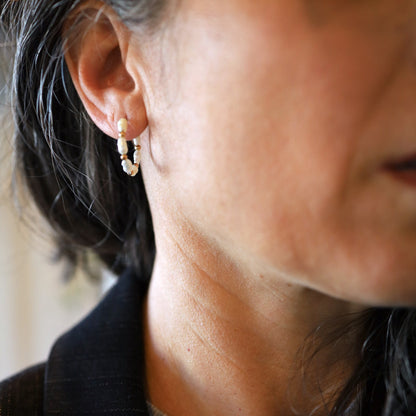 Vintage Minimalist 14k Gold Freshwater Pearl Hoop Earrings - Petra Star