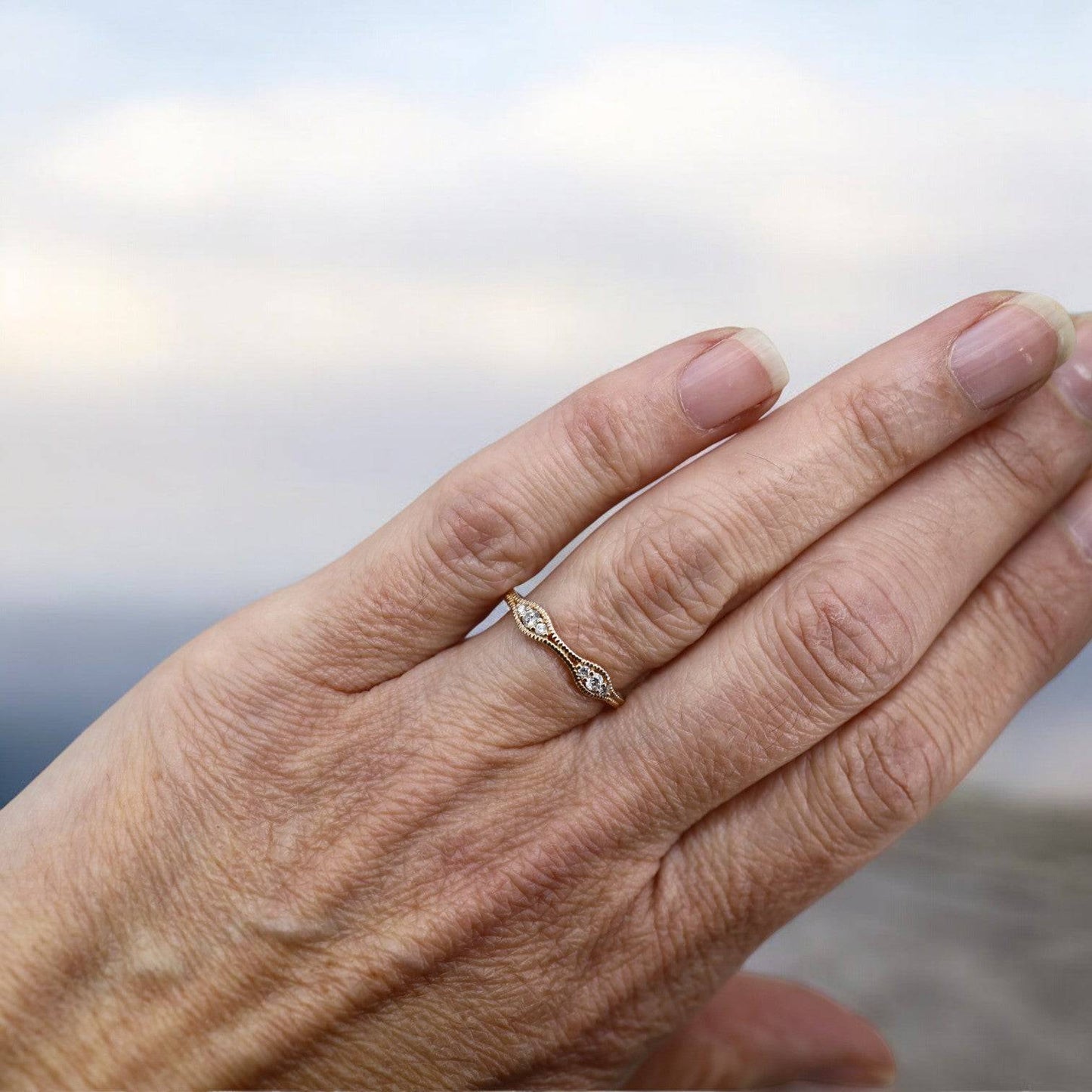 Miligrain Ribbed Diamond Band in 14k Gold