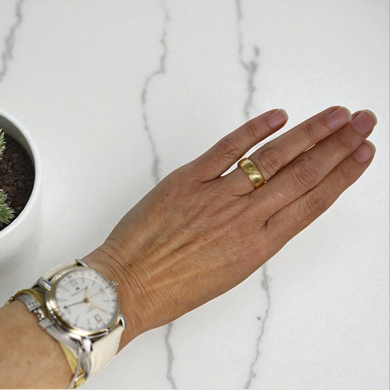 Georgian 18k Gold Hand Engraved Band – Birmingham Hallmarked, 1799 - Petra Star