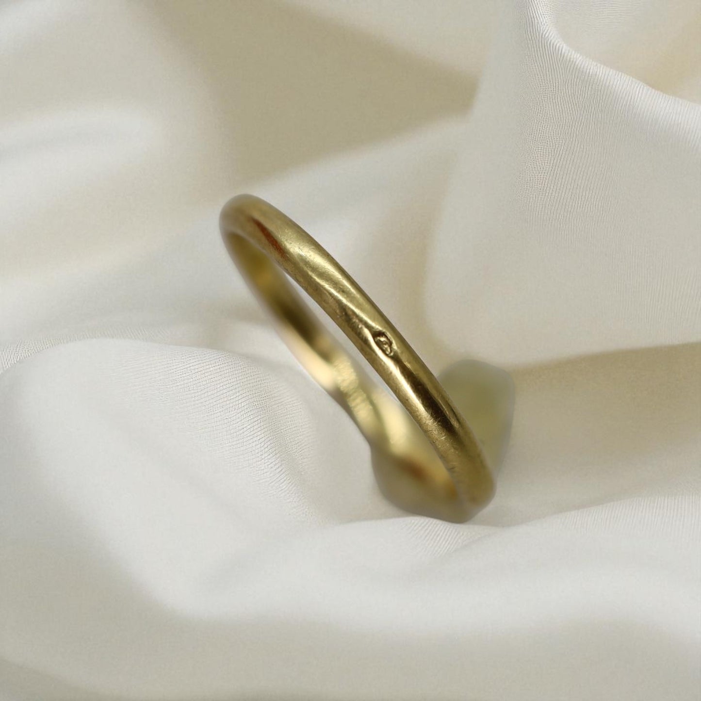 18k Gold Band Ring – Buttery Yellow Gold, 2mm Wide, Vintage-French - Petra Star