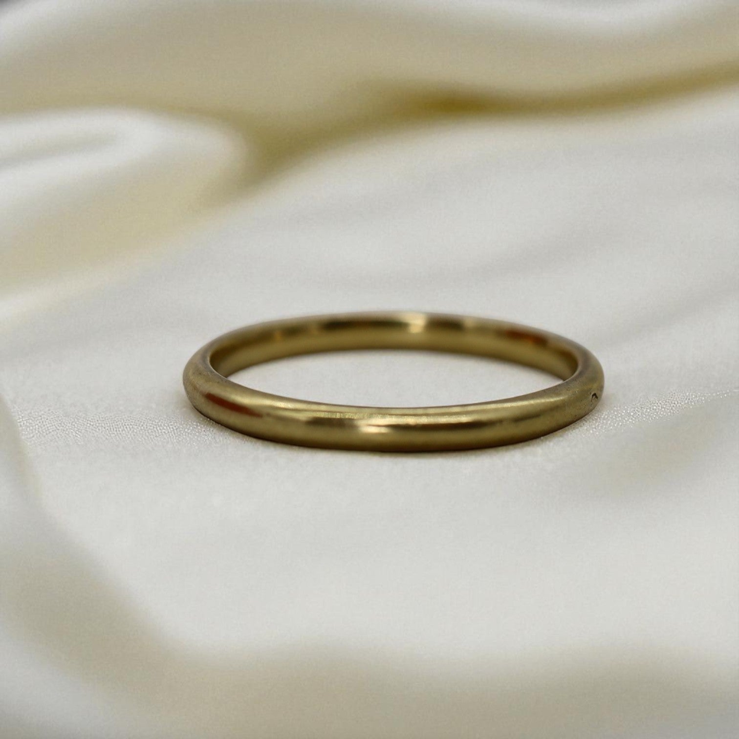 18k Gold Band Ring – Buttery Yellow Gold, 2mm Wide, Vintage-French - Petra Star