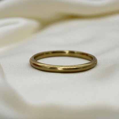 18k Gold Band Ring – Buttery Yellow Gold, 2mm Wide, Vintage-French - Petra Star