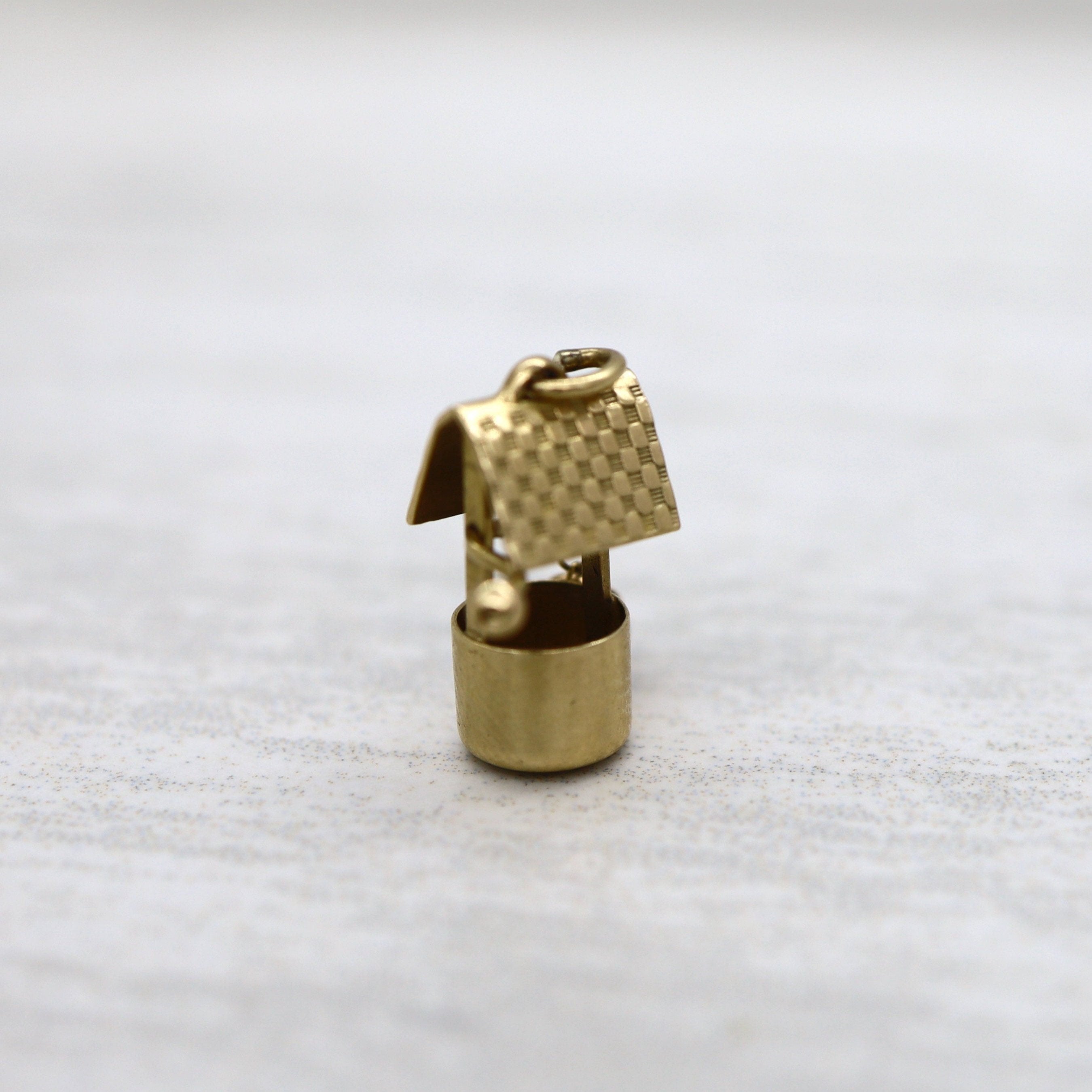 14k yellow gold wishing well charm