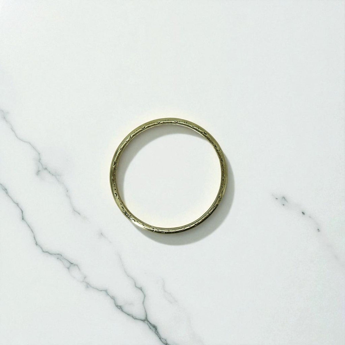 Antique 18k Yellow Gold Band with Faded Engraving - Petra Star