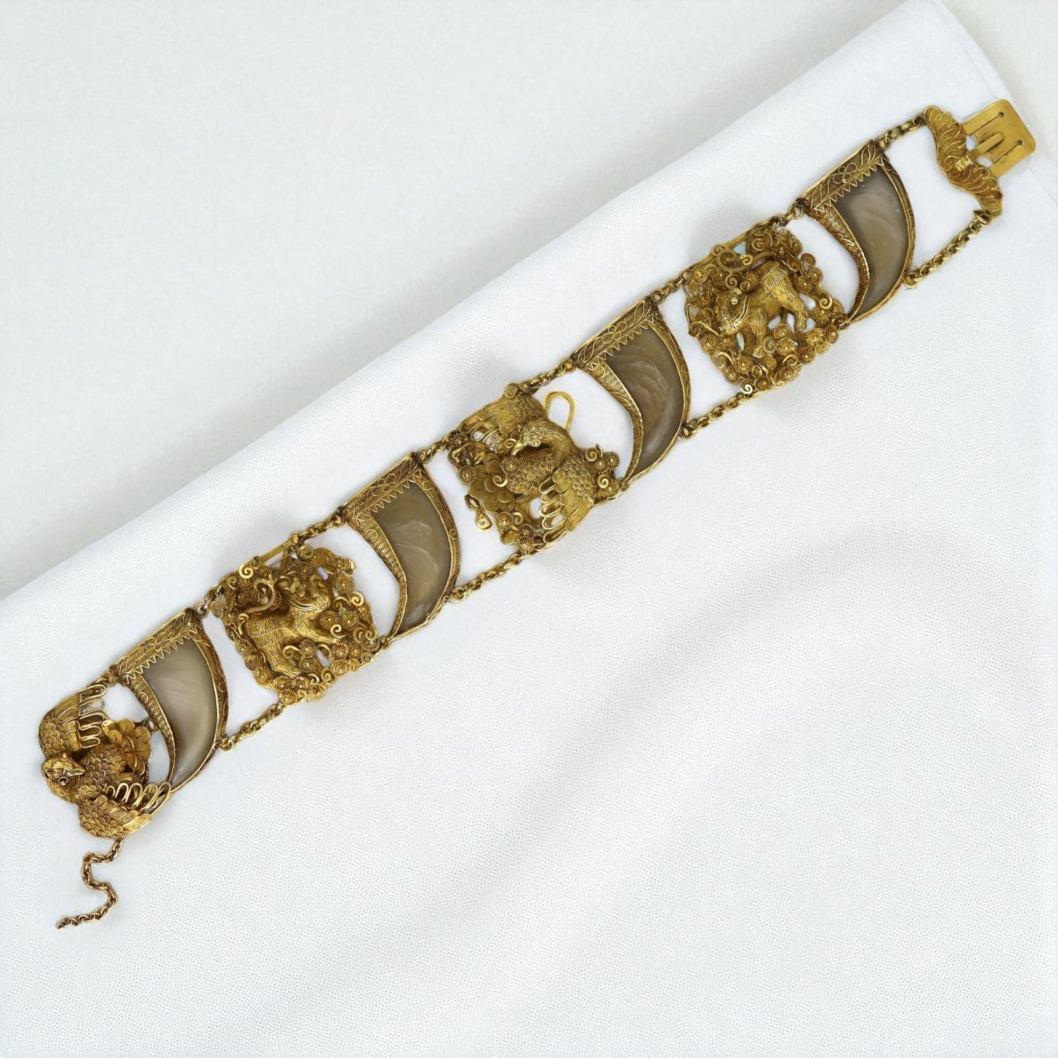 Antique Tiger’s Claw Pendant in 20k Gold with Cannetille Detail (c. Victorian British Raj) - Petra Star