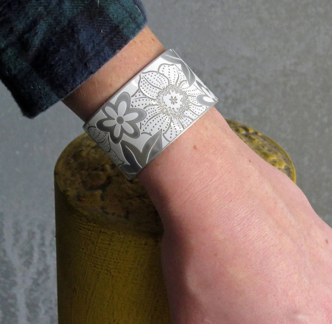 Audi R8 Flower Cuff - Petra Star