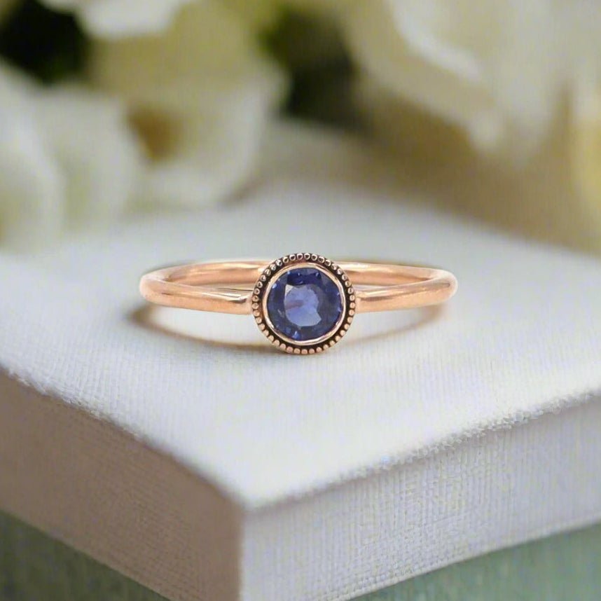 Coin-Edged Minimalist Sapphire Ring - Petra Star