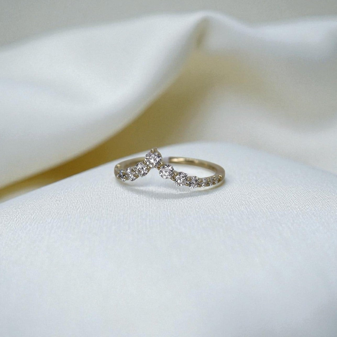 Diamond V Ring with 0.64 cts Graduated Diamonds in 14k Yellow Gold - Petra Star