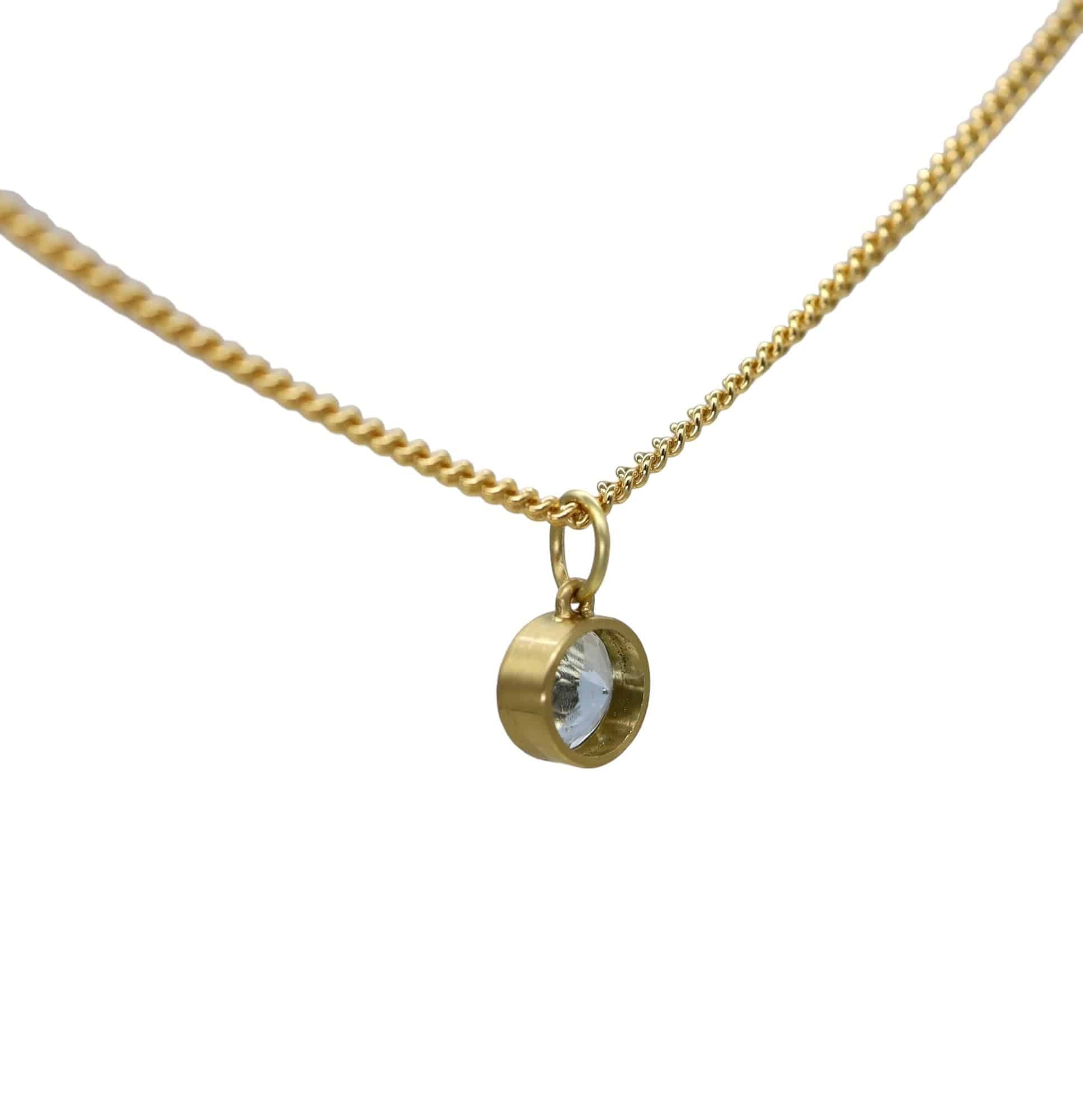 Dreamy Aquamarine Pendant in 18k Gold - Petra Star