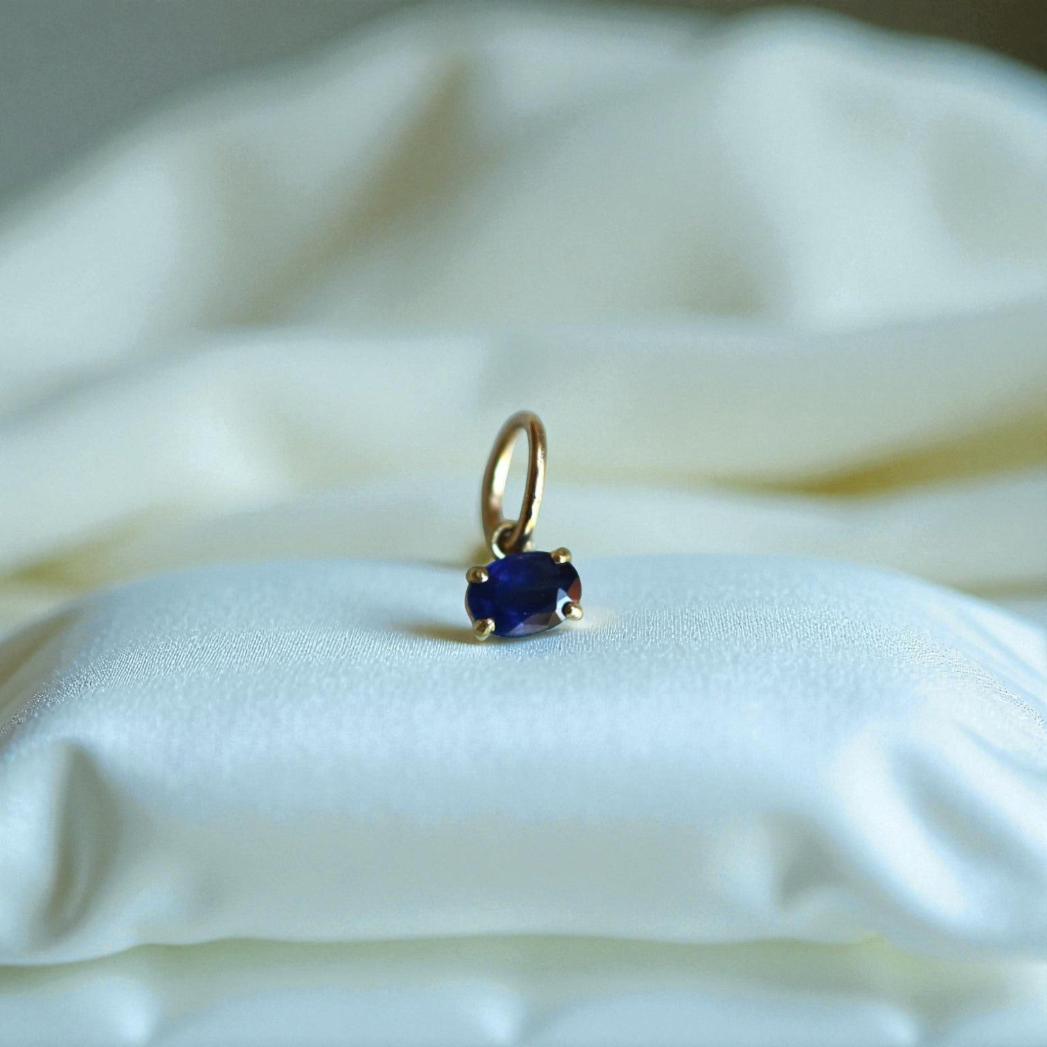East-to-West Sapphire Pendant – Recycled 18k Yellow Gold, 0.40 ct Reclaimed Sapphire - Petra Star
