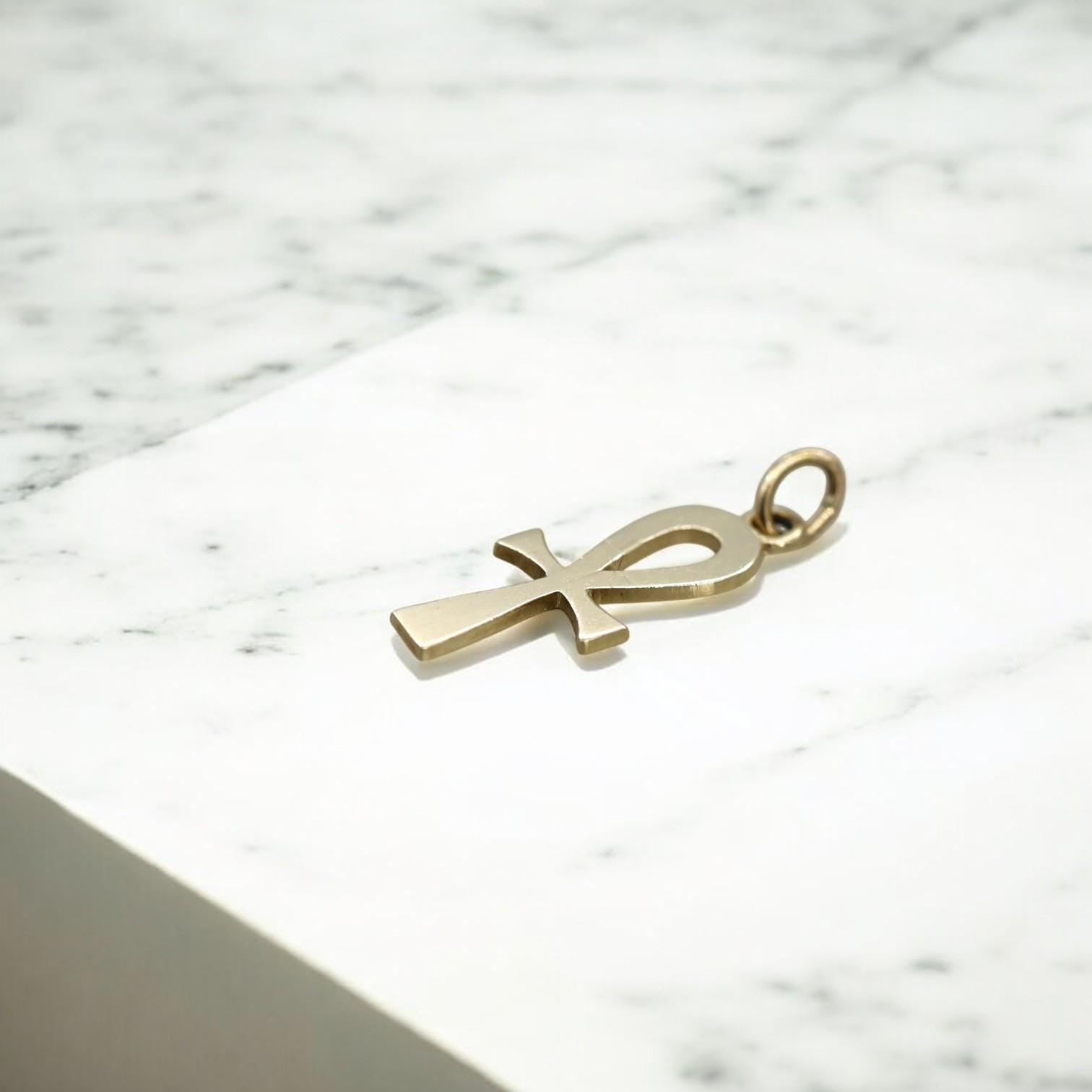Egyptian Ankh Pendant 10k Gold - LM108H - Petra Star