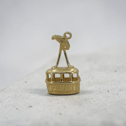 Caracas Tranvía Charm — 18K Yellow Gold, Kinetic Top, Circa 1960 - Petra Star