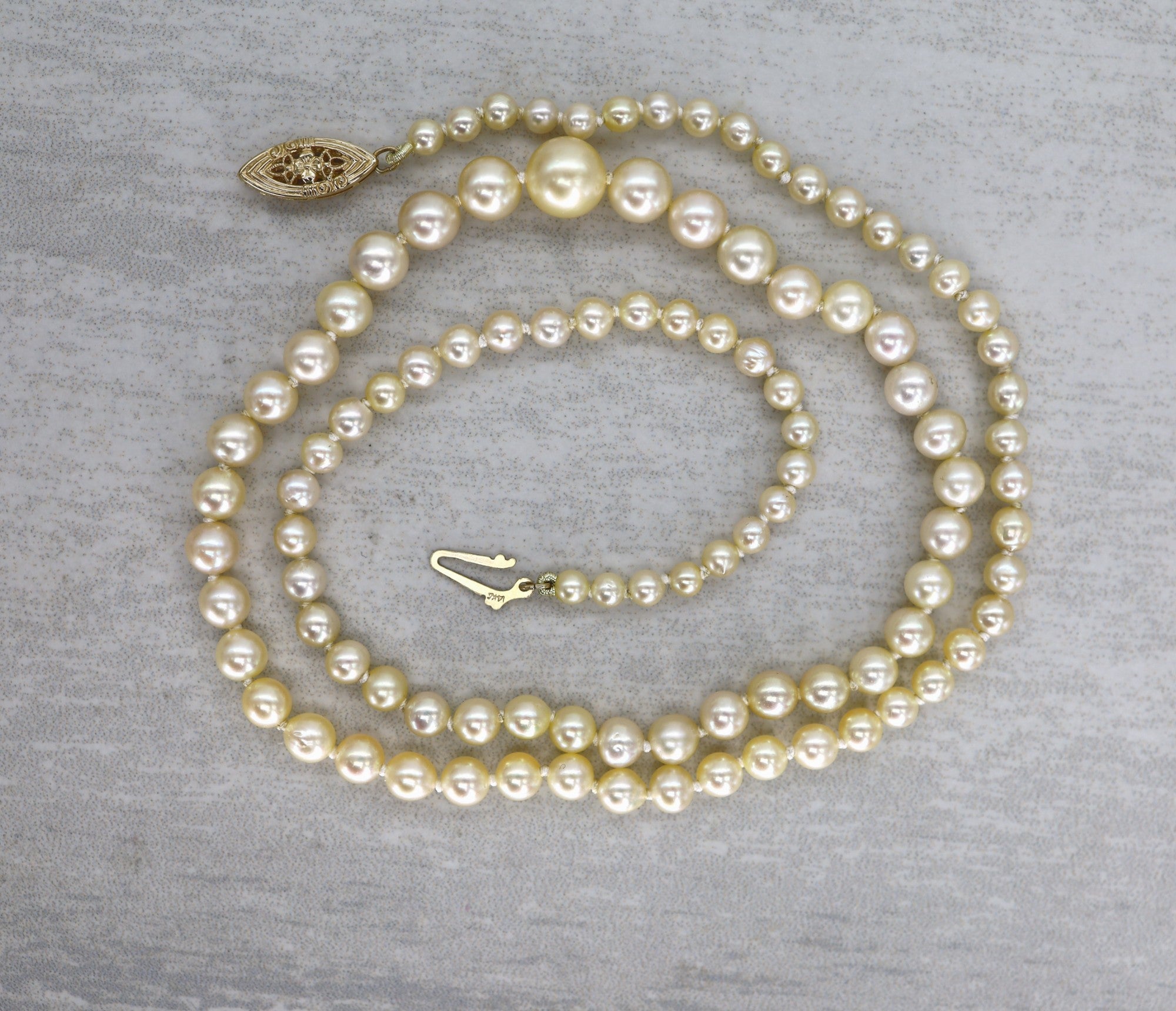 Graduated Pearl Necklace - Petra Star