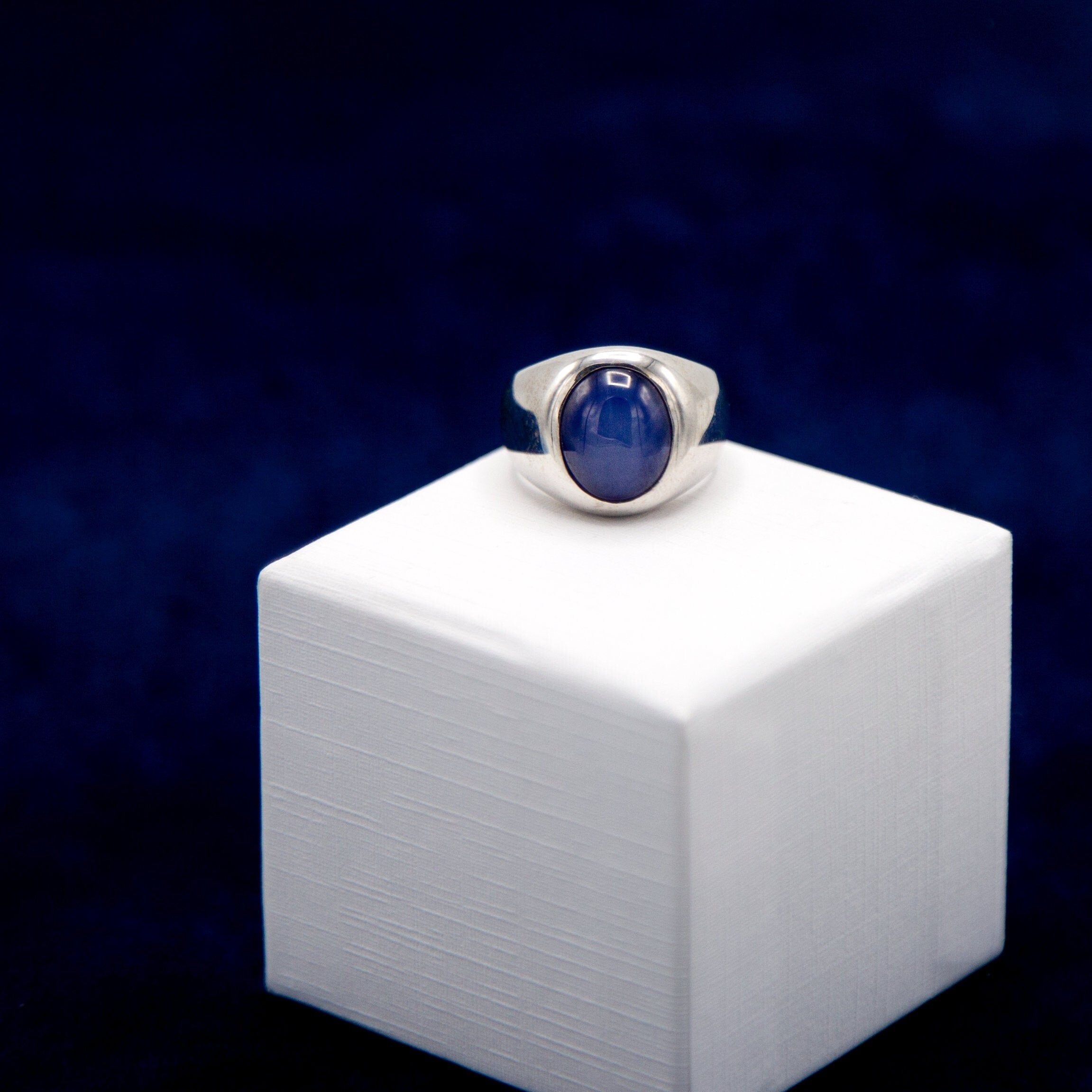 Signet Ring 14k White Gold with Synthetic Star Sapphire - JL202 - Petra Star