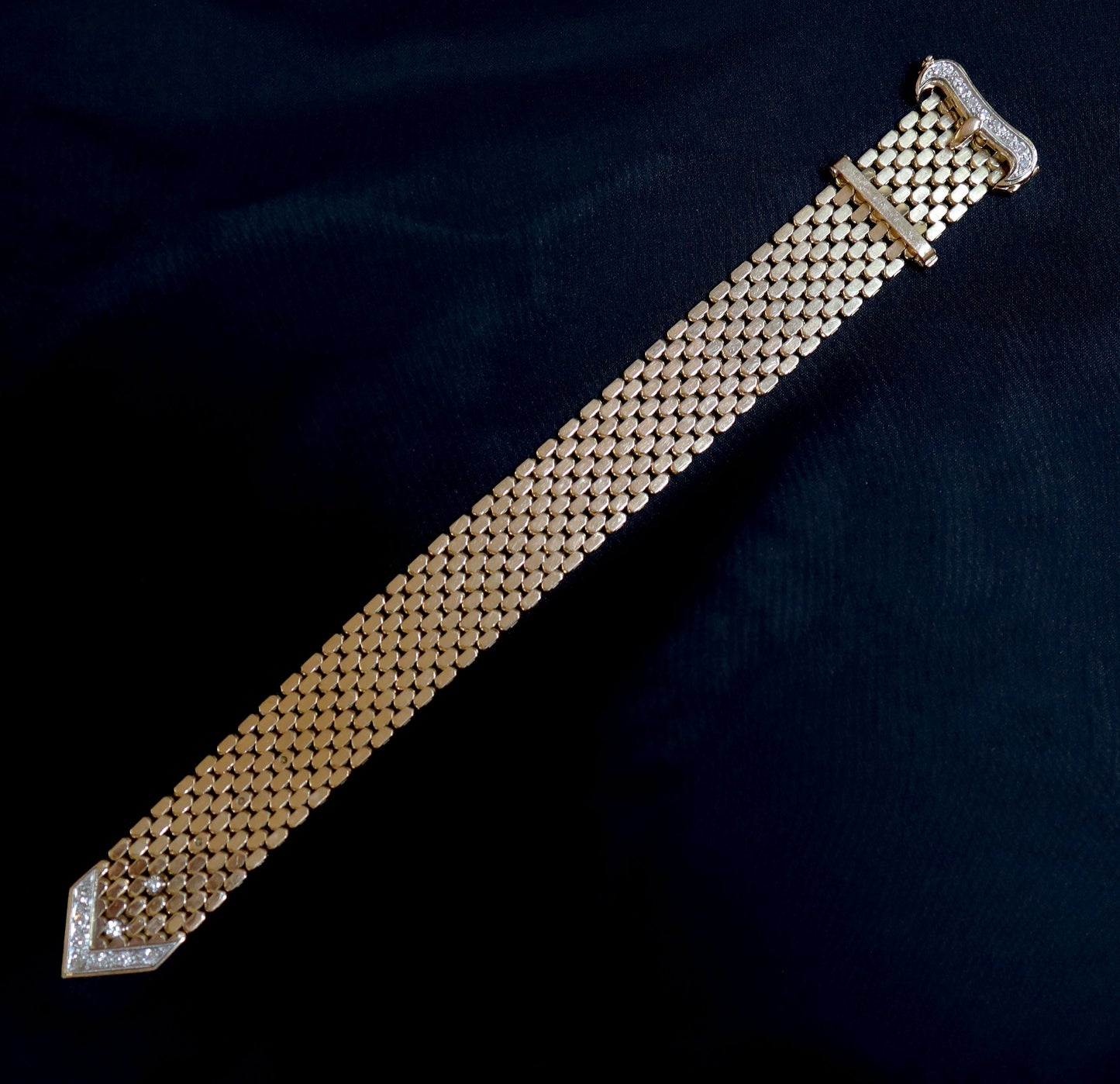 Retro Diamond Buckle Bracelet circa 1940 in 18k Gold 75.5 Grams - DK157