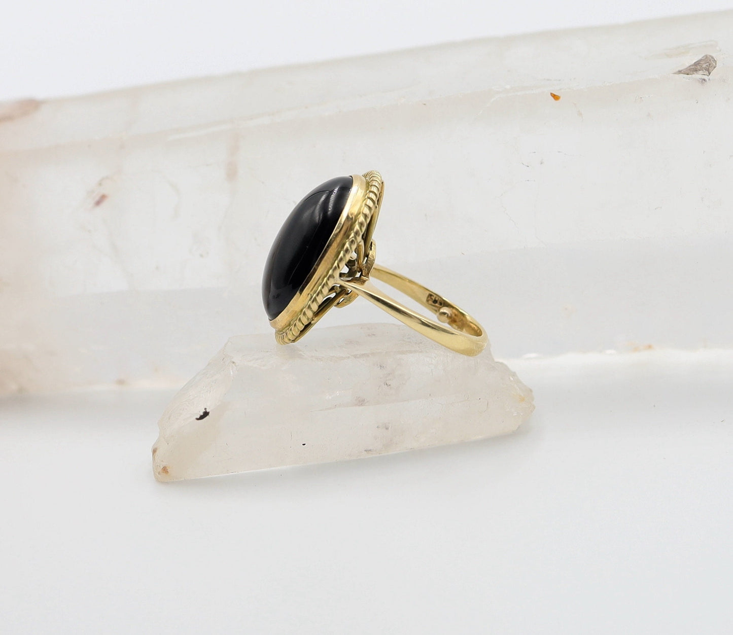 Vintage Onyx Ring in 14k Gold / Mid Century Ring / Cocktail Onyx Ring - JL1651