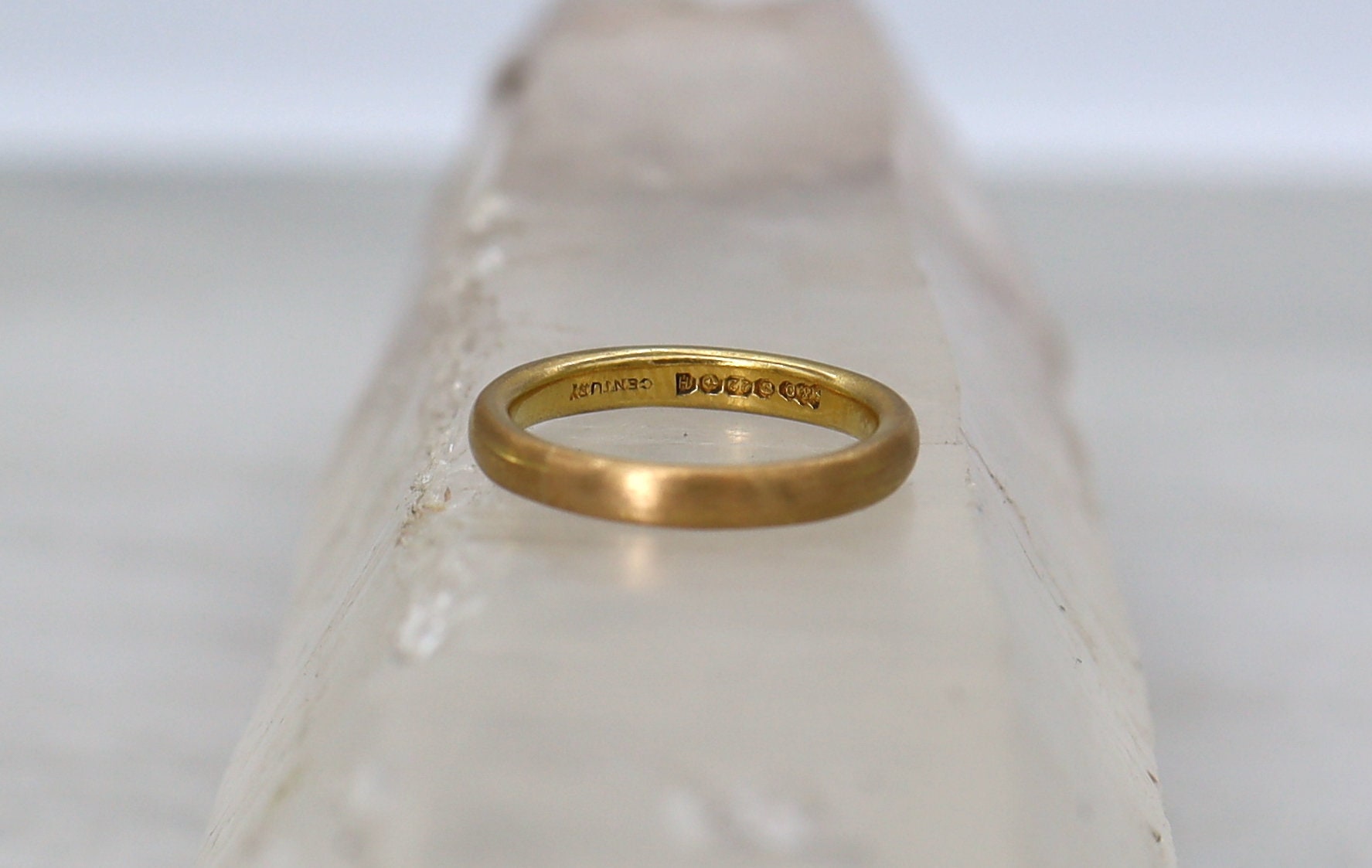 Victorian 22k yellow gold hallmarked ring, 2.8mm wide, size 5.5, vintage style with intricate band design.