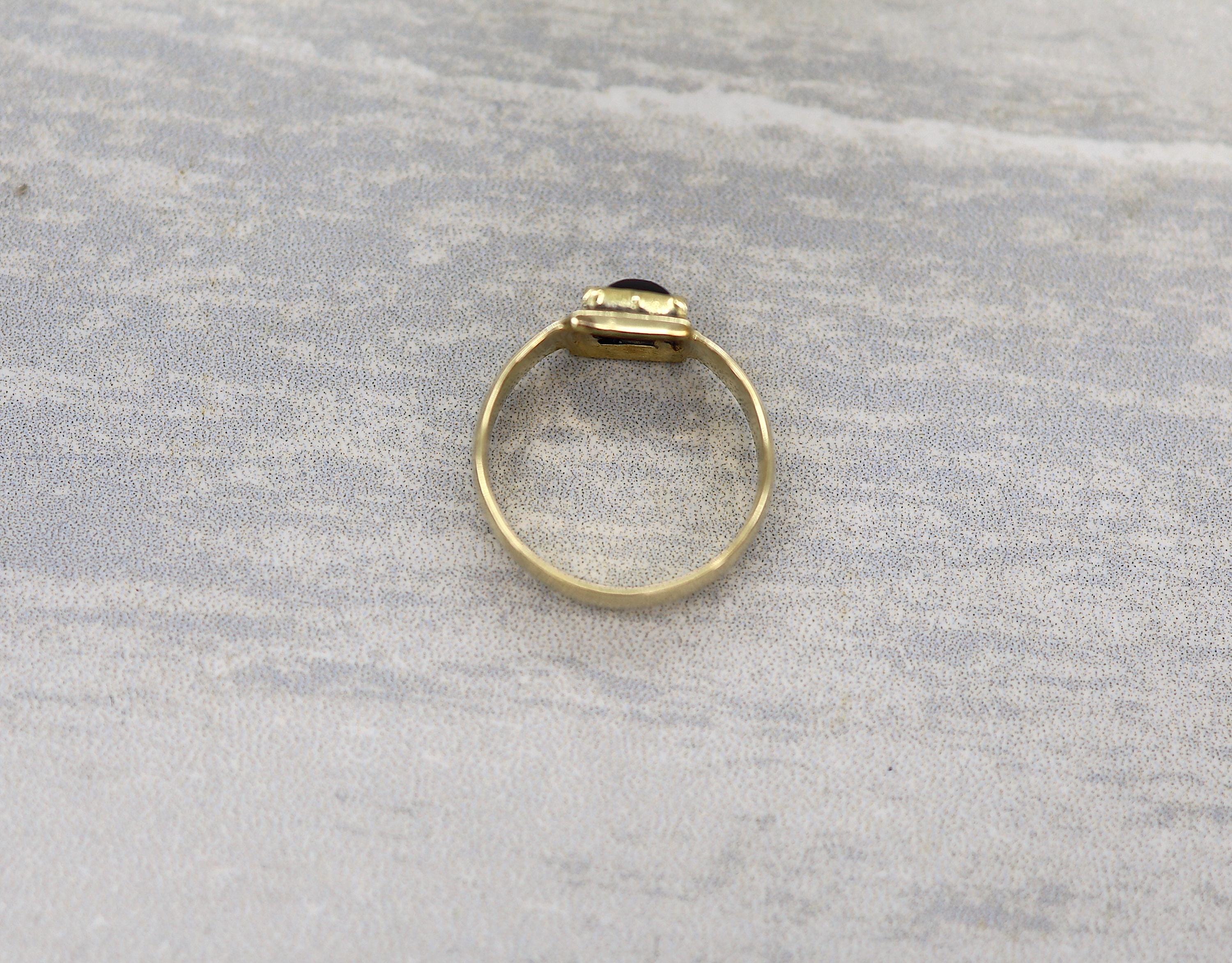 Sapphire Band 0.79 cts Sugarloaf Cut - Petra Star