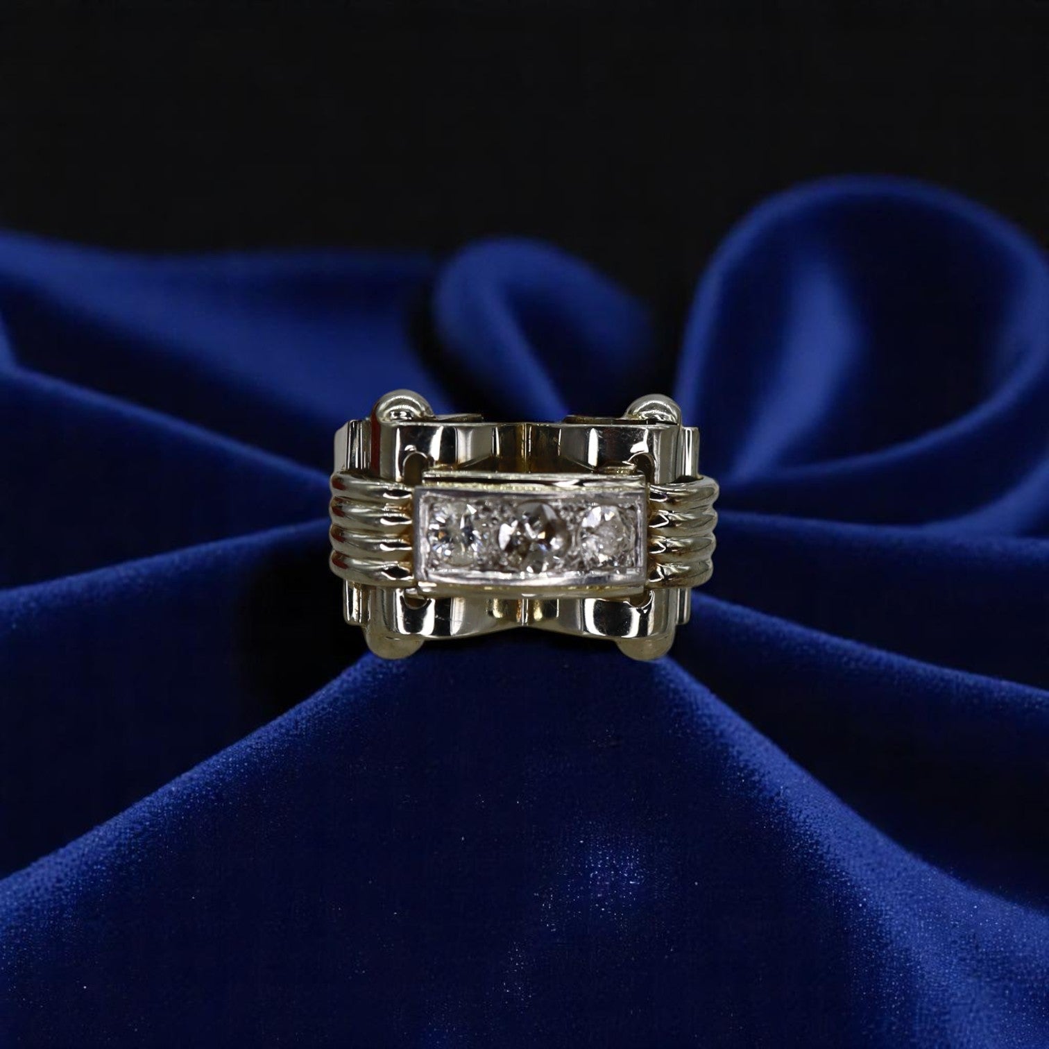 Italian Retro White Gold Three-Diamond Ring 0.35 cts Diamonds - Petra Star