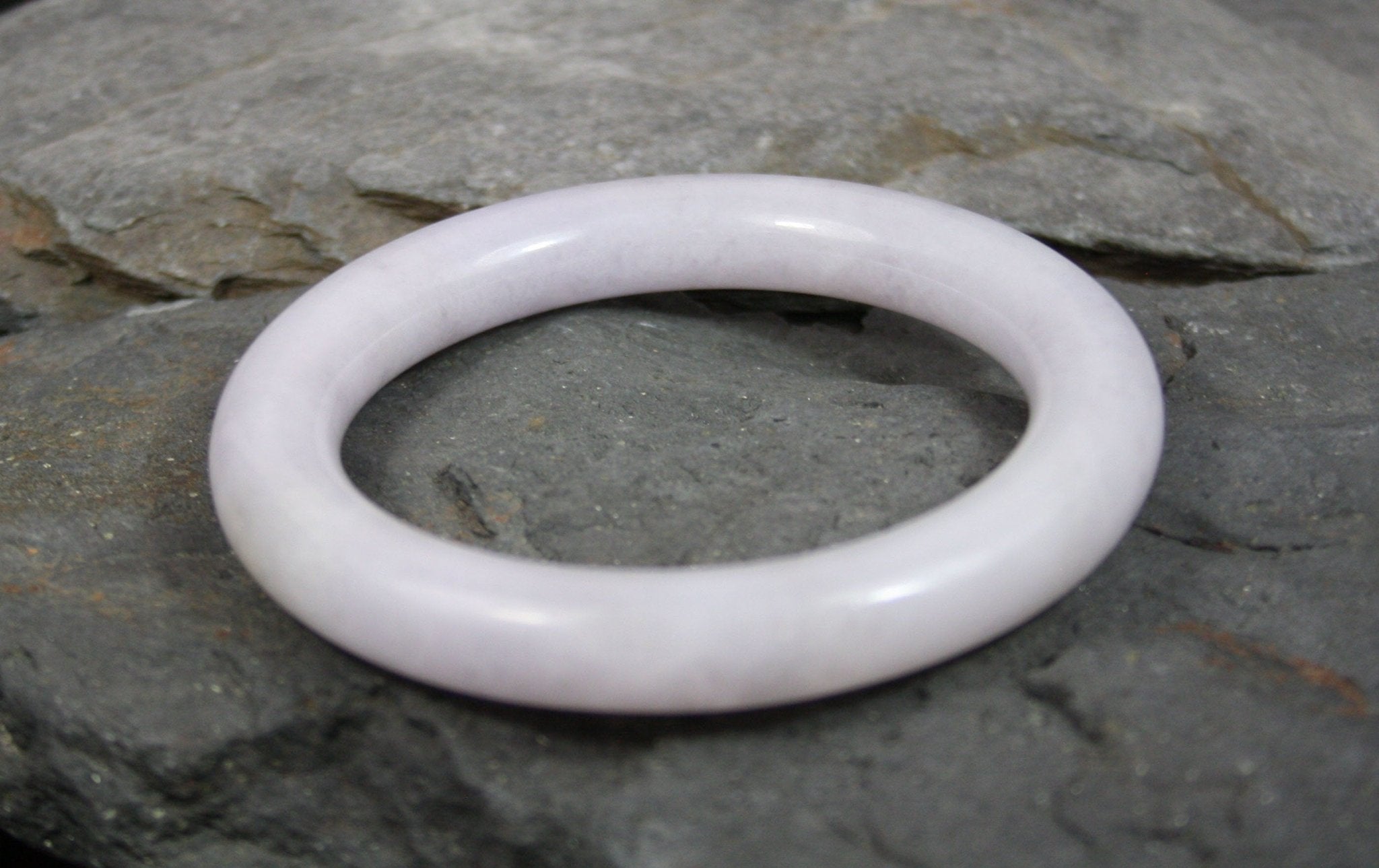 Lavender and White Jade Bangle - Petra Star