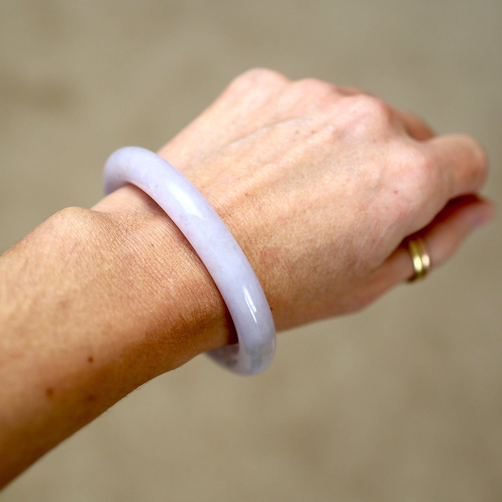 Lavender and White Jade Bangle - Petra Star