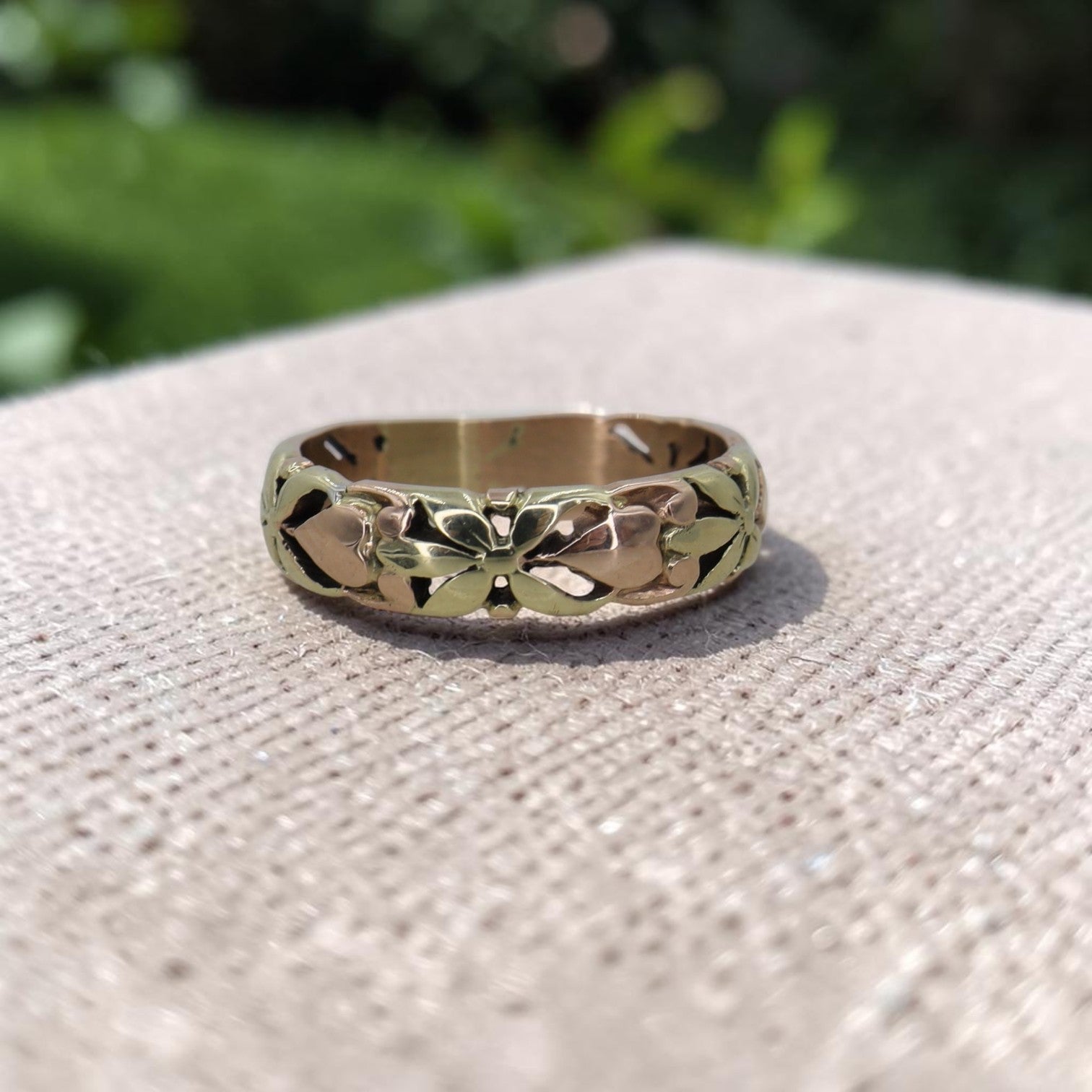 Mid-Century 14k Bi-Color Gold Embossed Floral & Heart Band - Petra Star