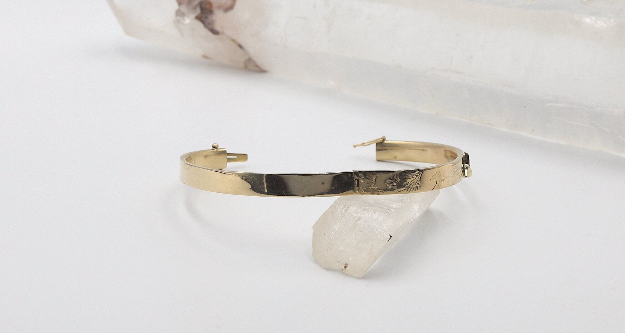 Mid-Century 14k Gold Hummingbird Bangle Bracelet - Petra Star
