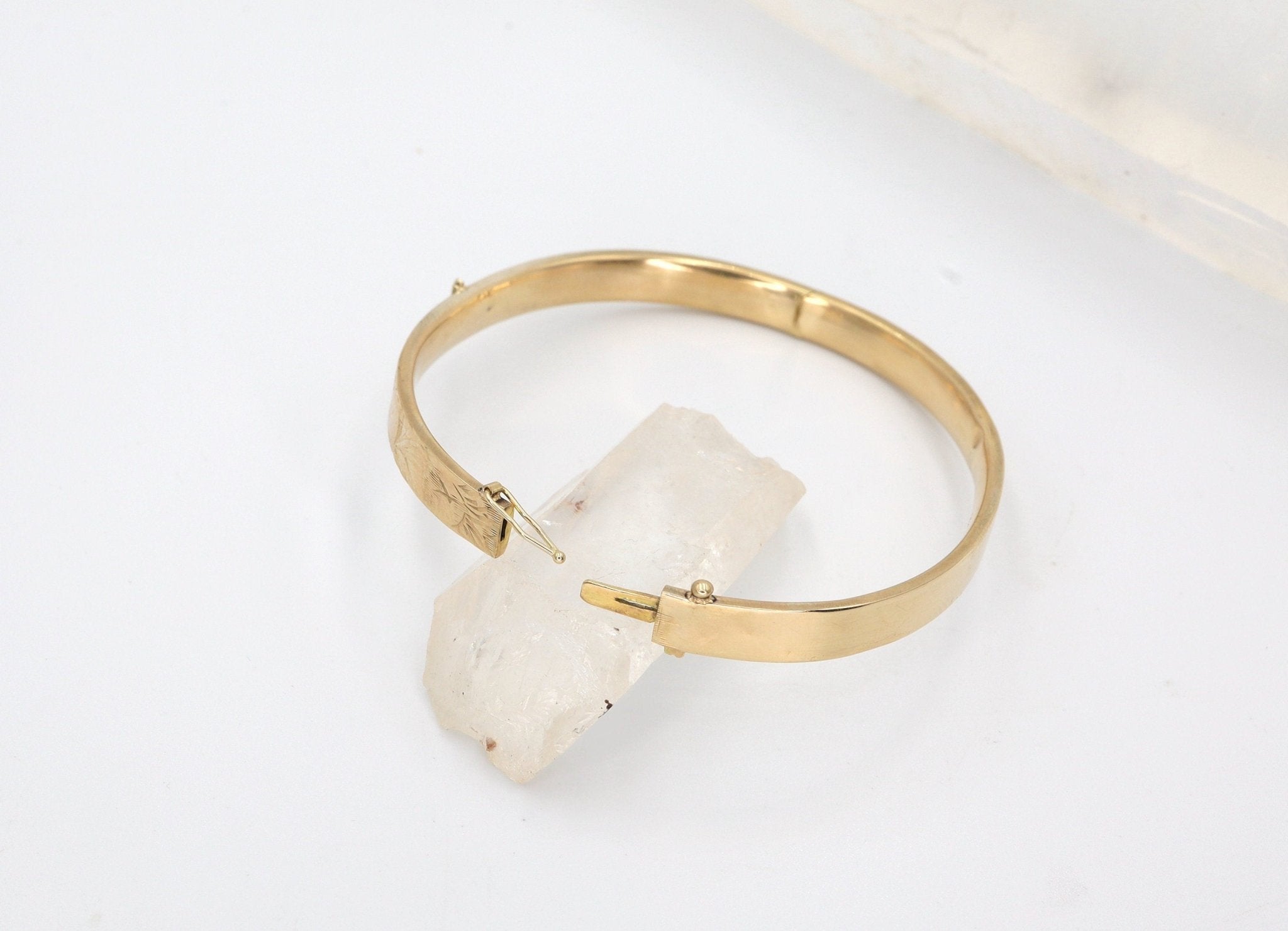 Mid-Century 14k Gold Hummingbird Bangle Bracelet - Petra Star