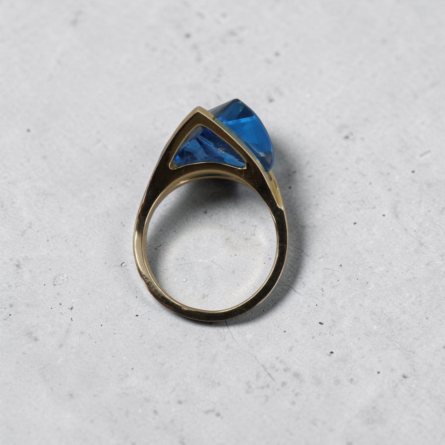 Vintage Strellman "Strell" 14K Gold Blue Topaz Ring — Signed Modernist Fantasy-Cut Designer Ring, Circa 2000s