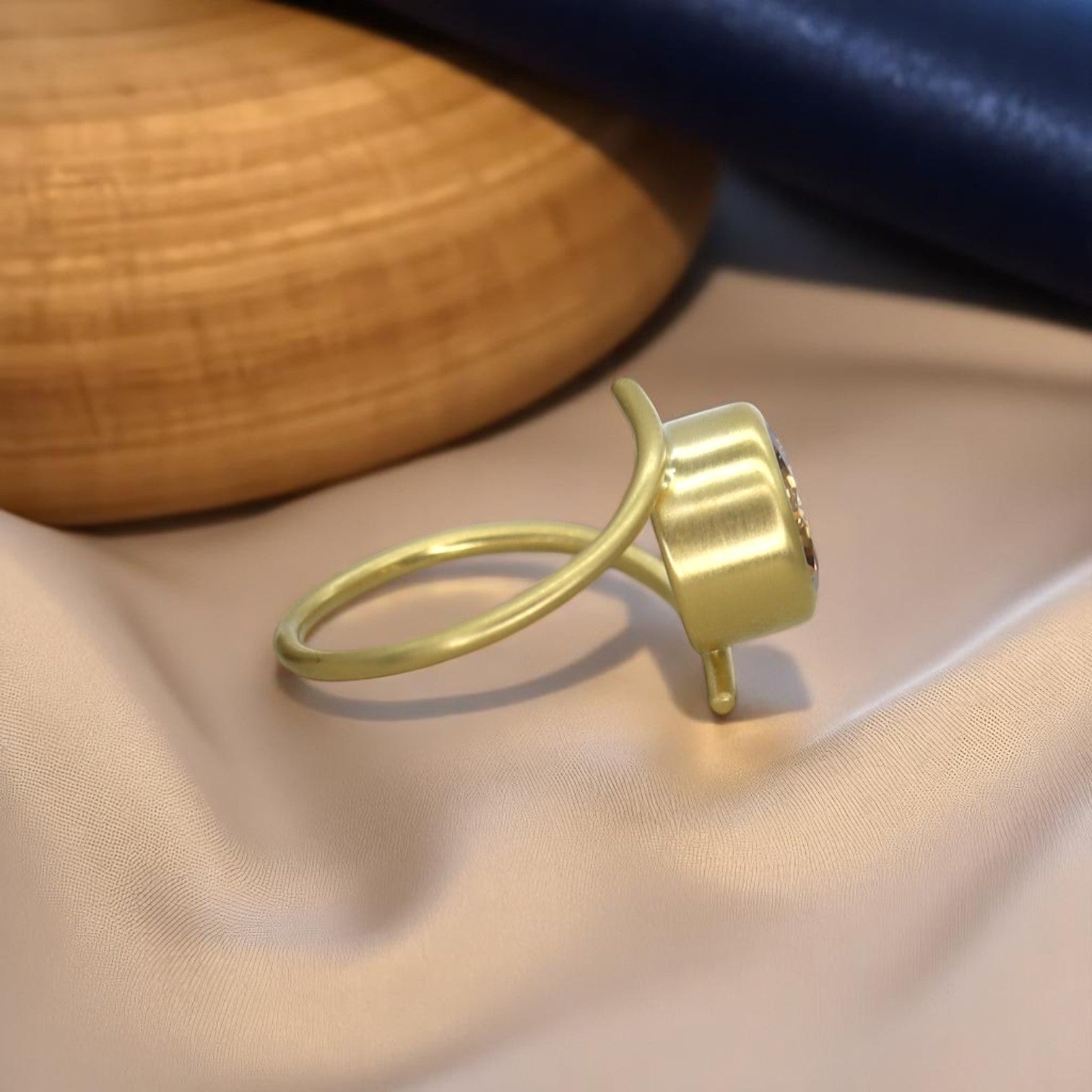 Peach Zircon Ring in 18K Gold Petra Star Design - Petra Star