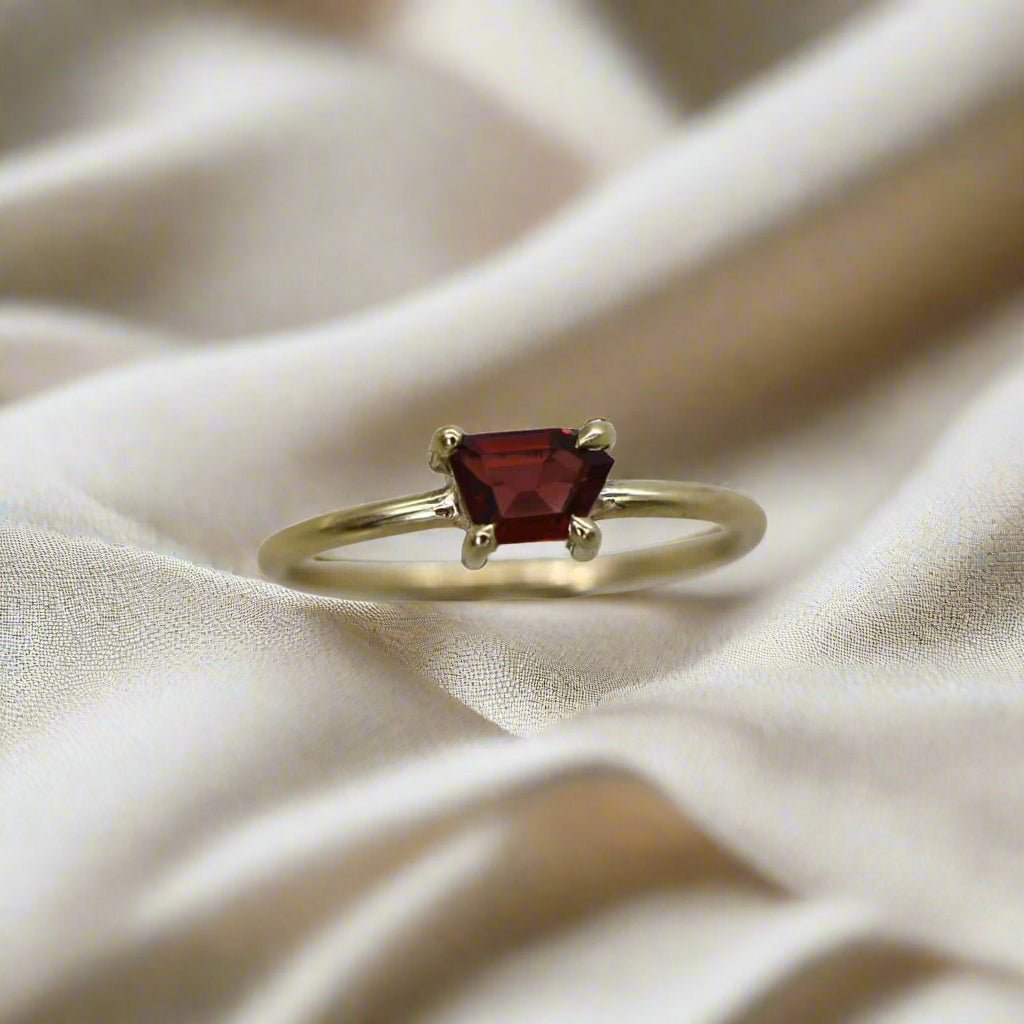 Petra Star Red Spinel Solitaire 14ky Gold Ring - Petra Star