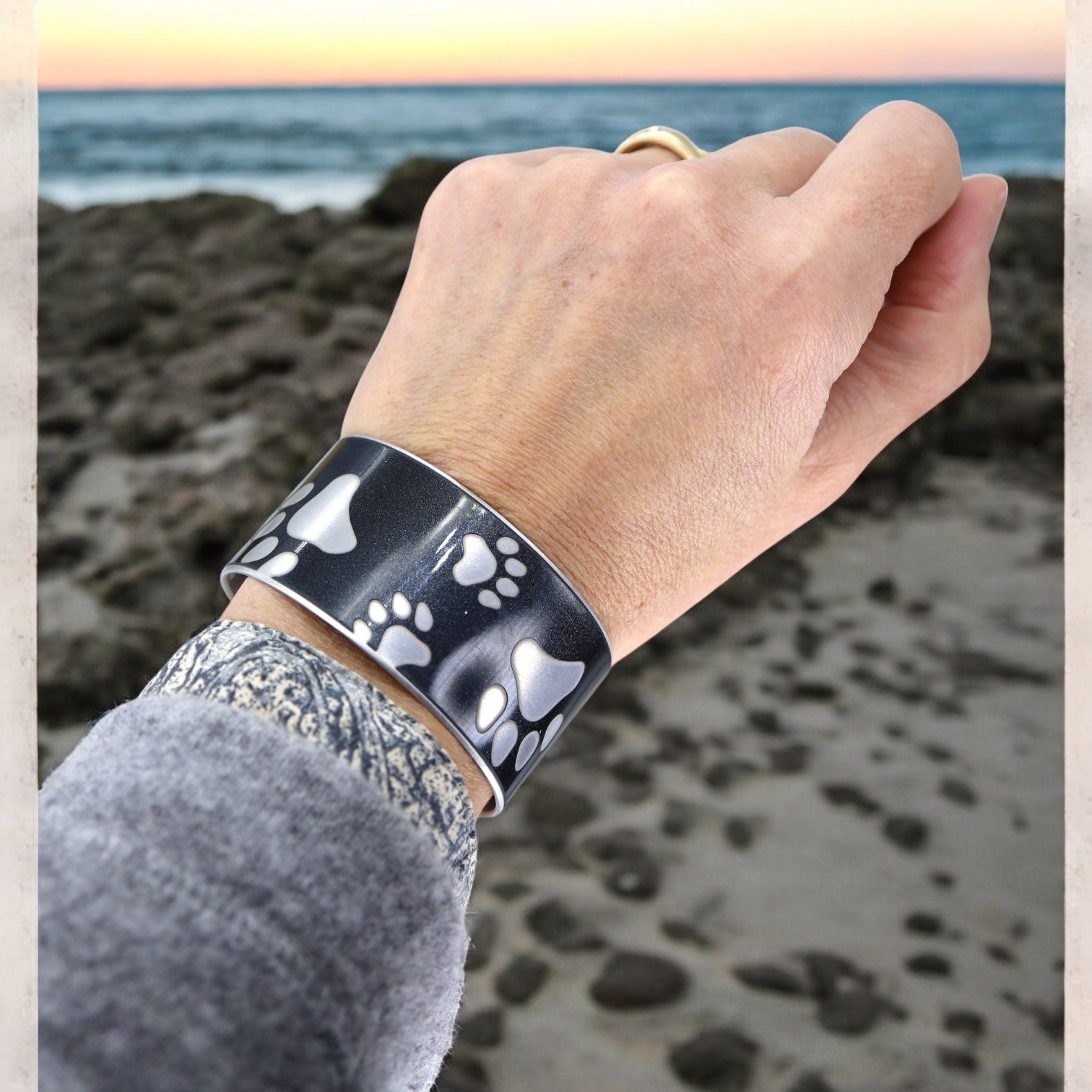Porsche 911 Paws Cuff - Petra Star