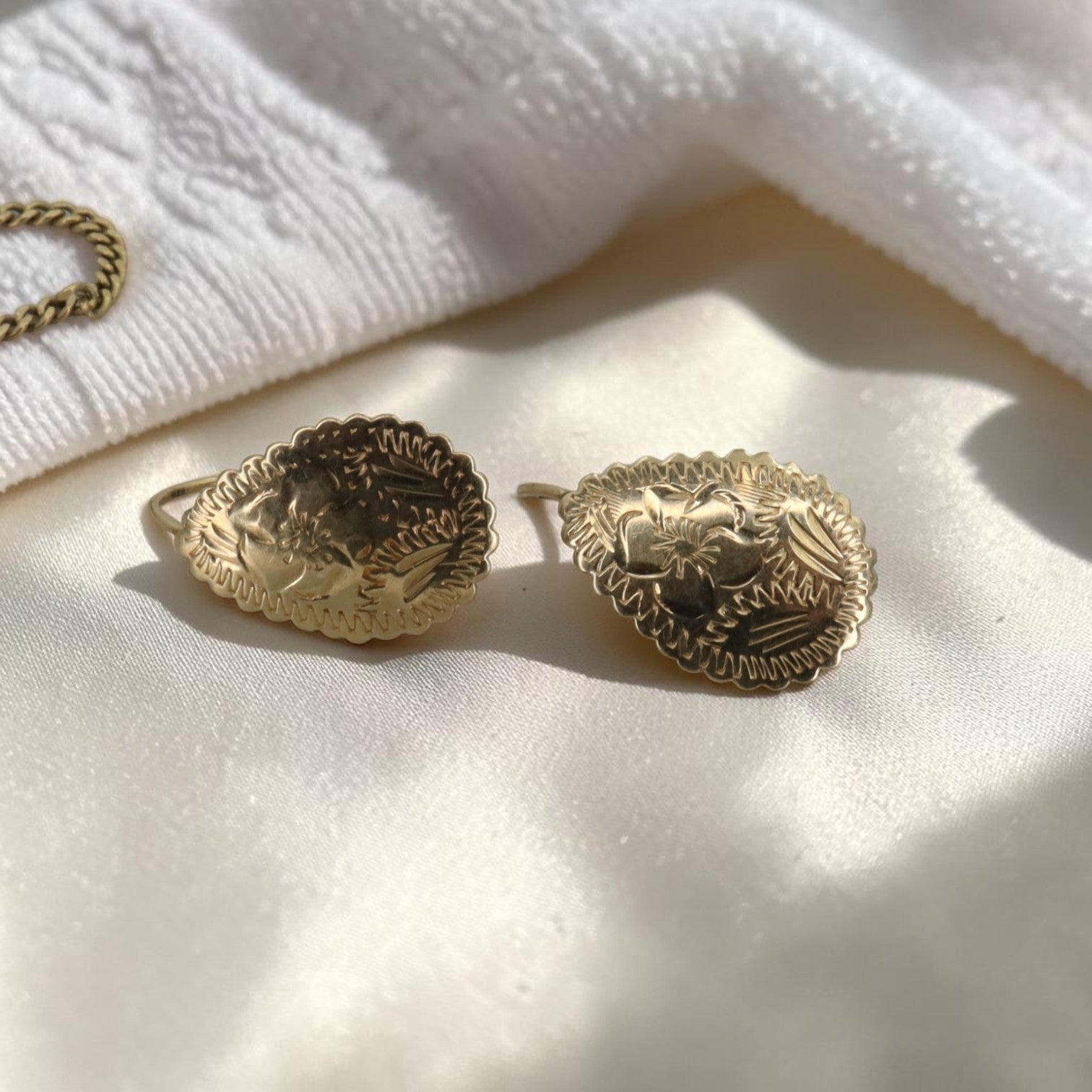 1940s 14K Gold Hand-Engraved Teardrop Earrings | Vintage Scalloped Floral Design