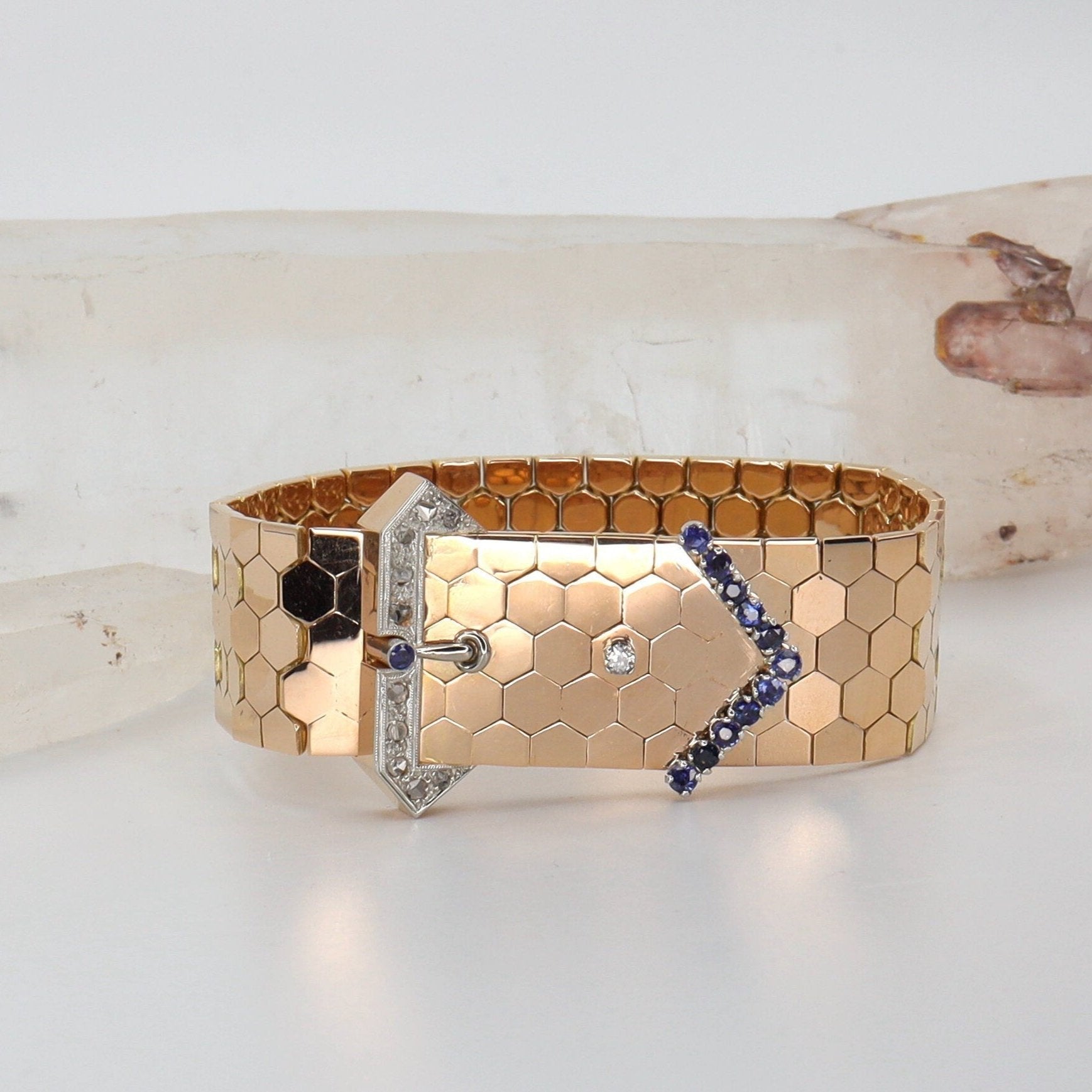 Retro honeycomb buckle bracelet