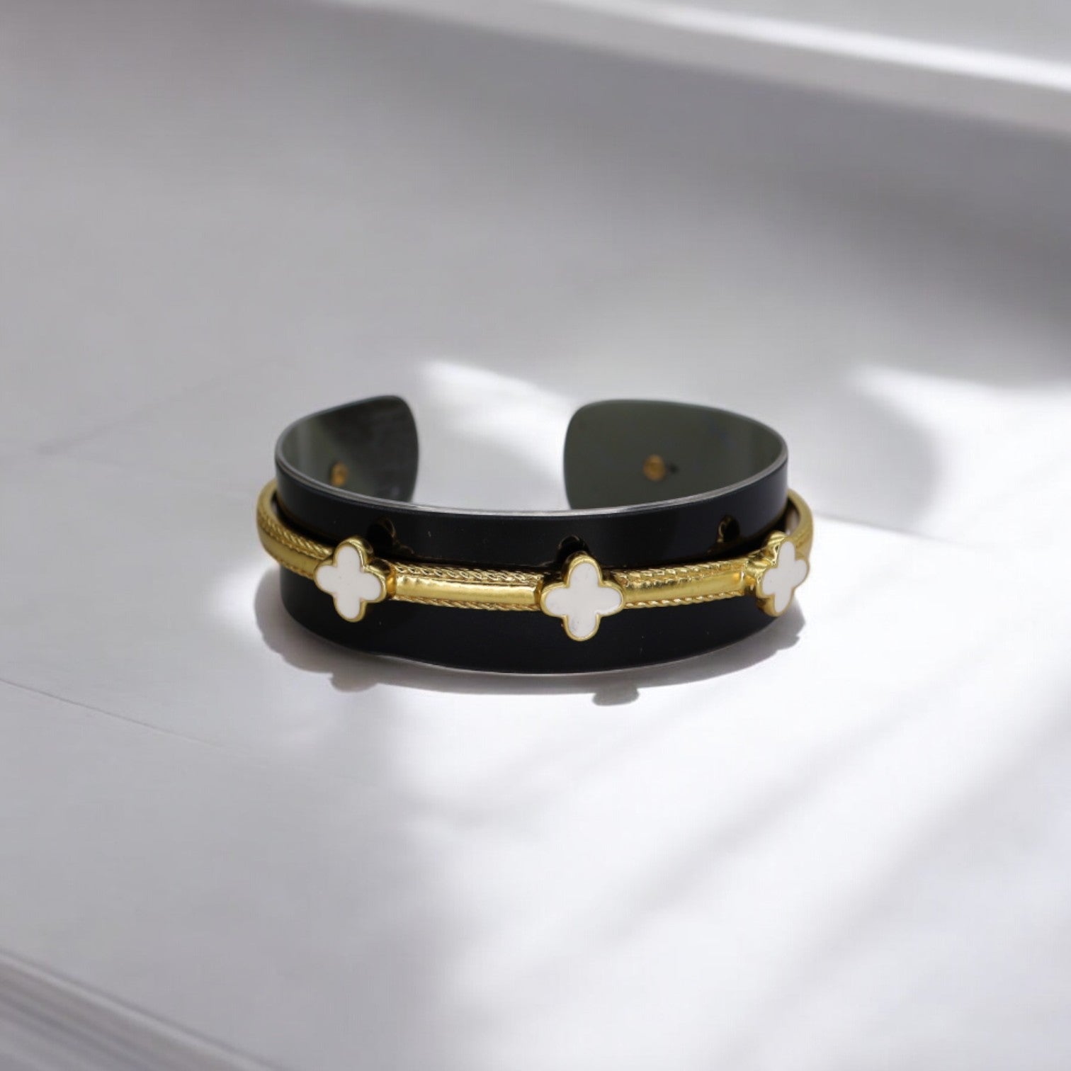 Rolls Royce Ghost Clover Cuff - Petra Star
