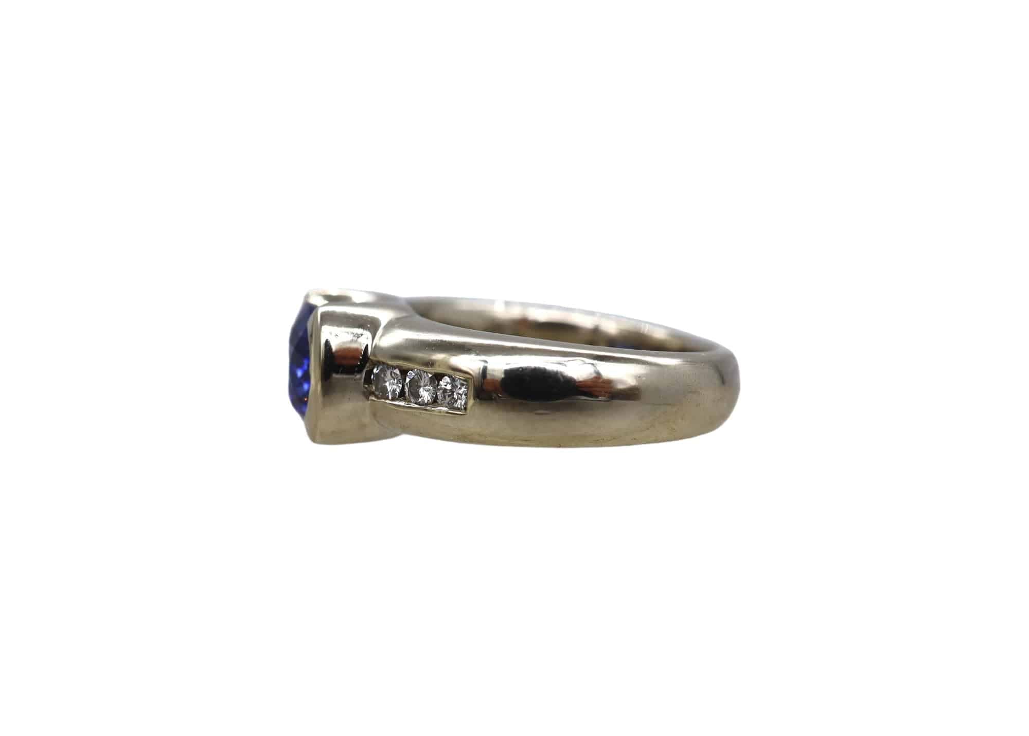 Screaming Sapphire Ring - Petra Star