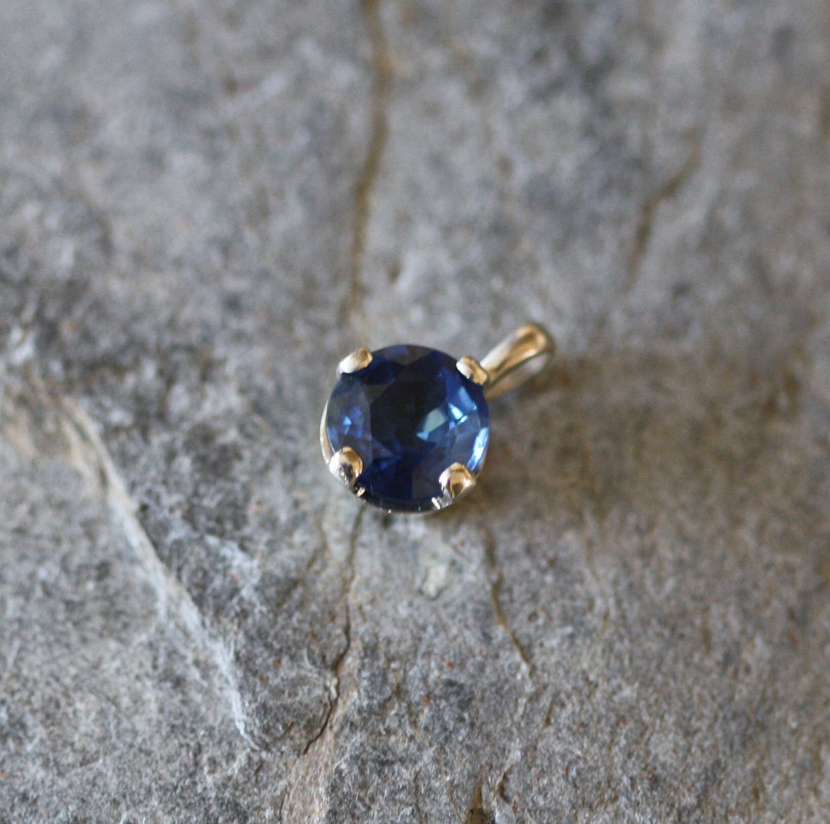Simple Sapphire Pendant - Petra Star