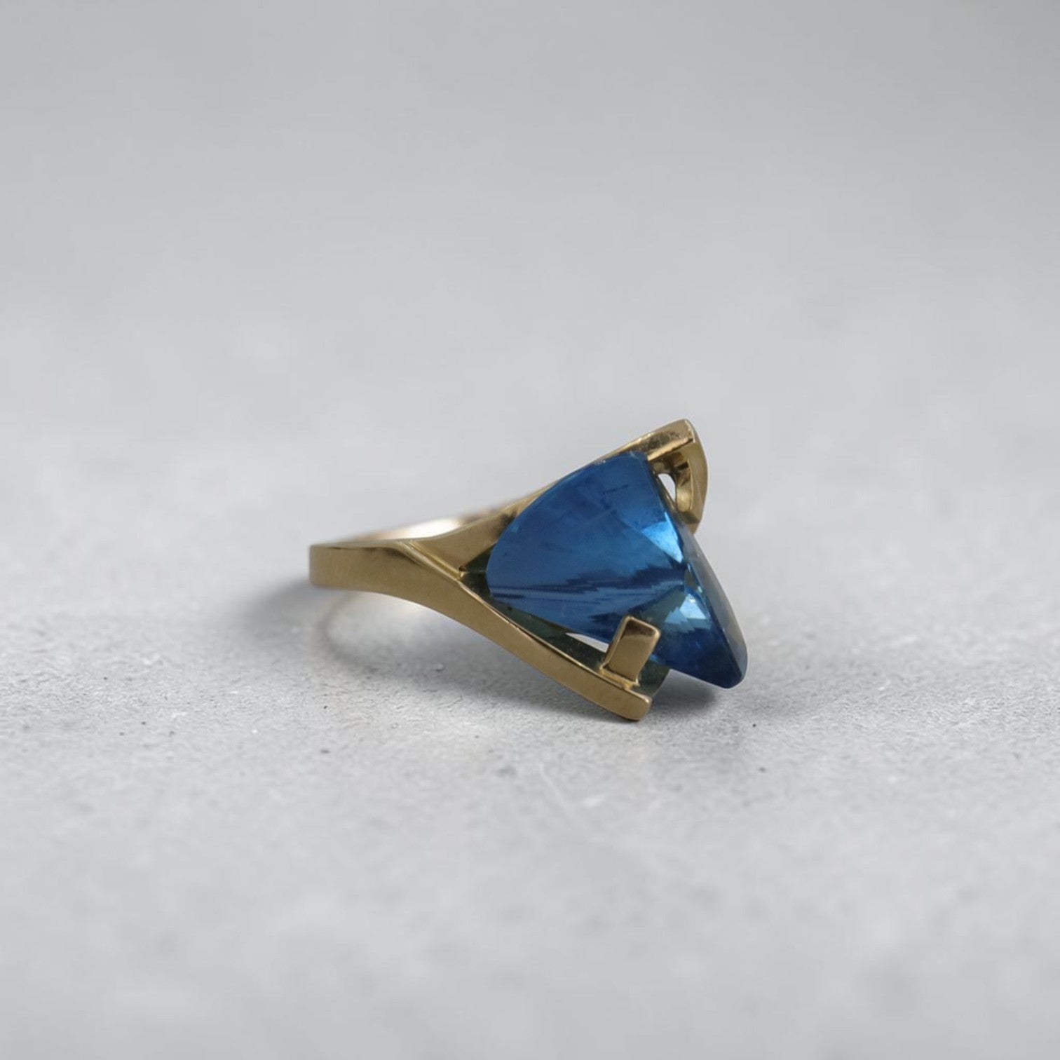 Vintage Strellman "Strell" 14K Gold Blue Topaz Ring — Signed Modernist Fantasy-Cut Designer Ring, Circa 2000s