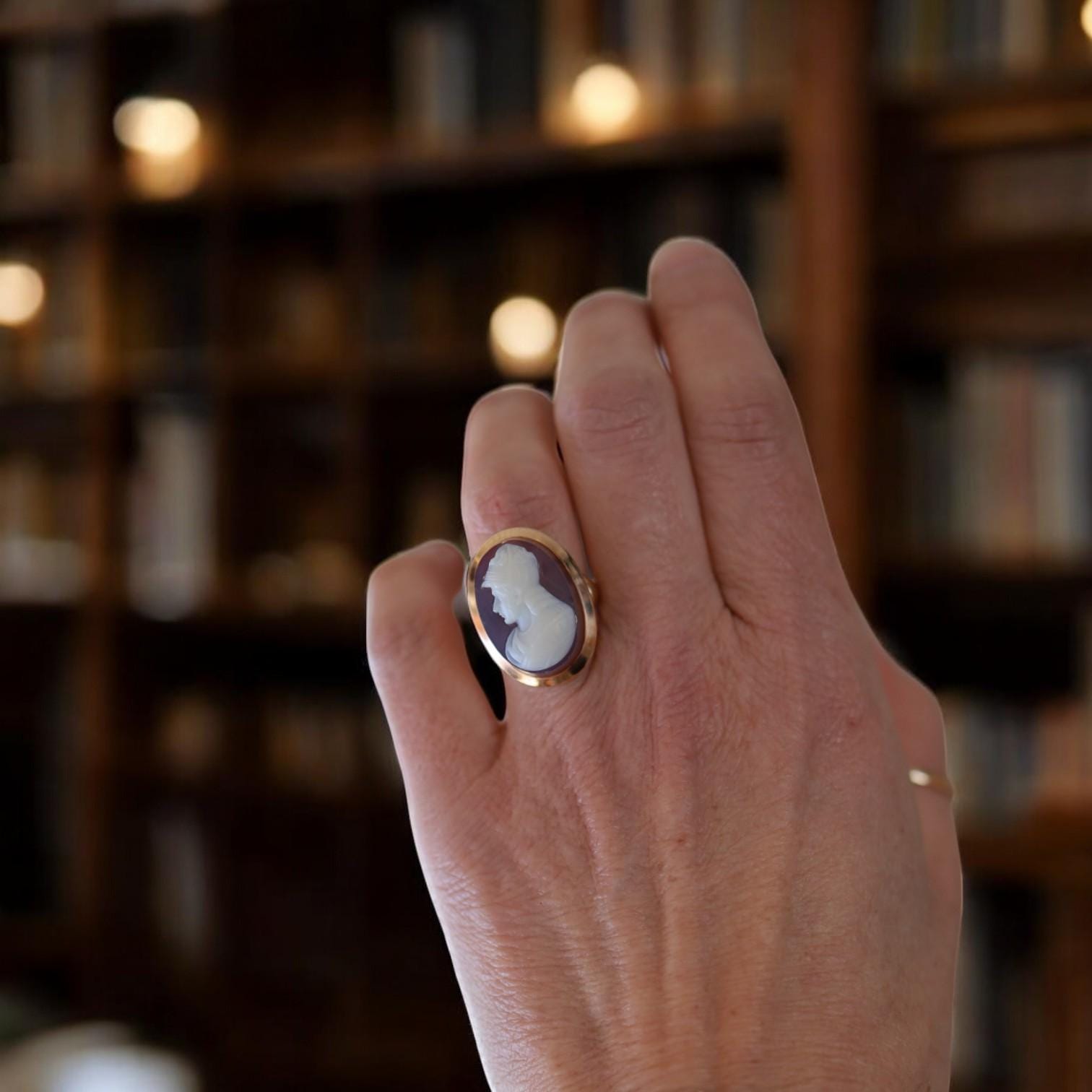 Victorian Stone Cameo Ring Carved Agate 14k yellow gold - Petra Star